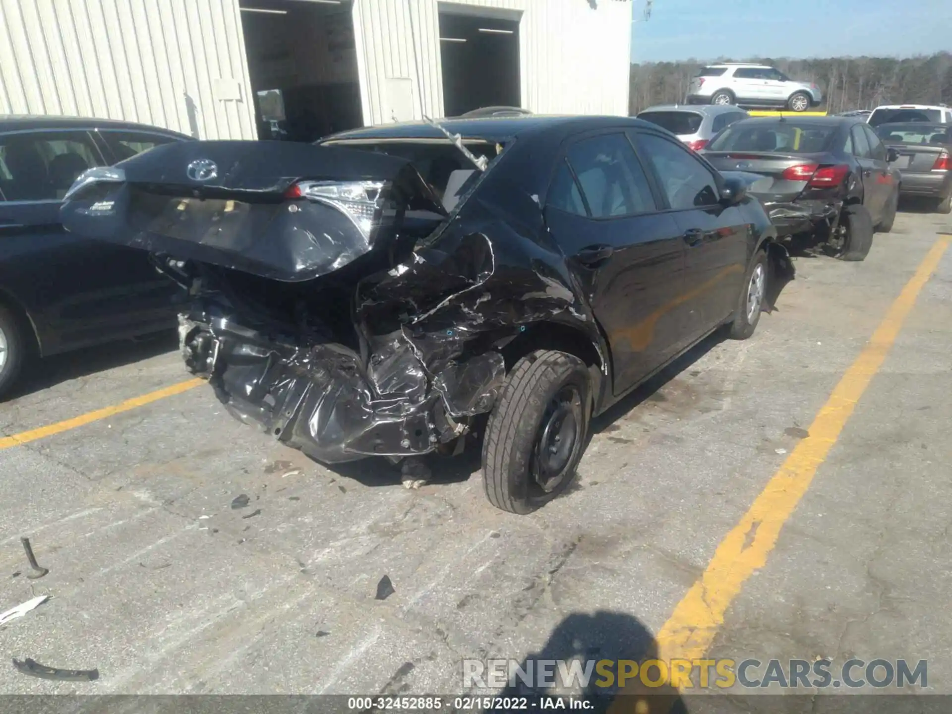 4 Photograph of a damaged car 2T1BURHE9KC186616 TOYOTA COROLLA 2019