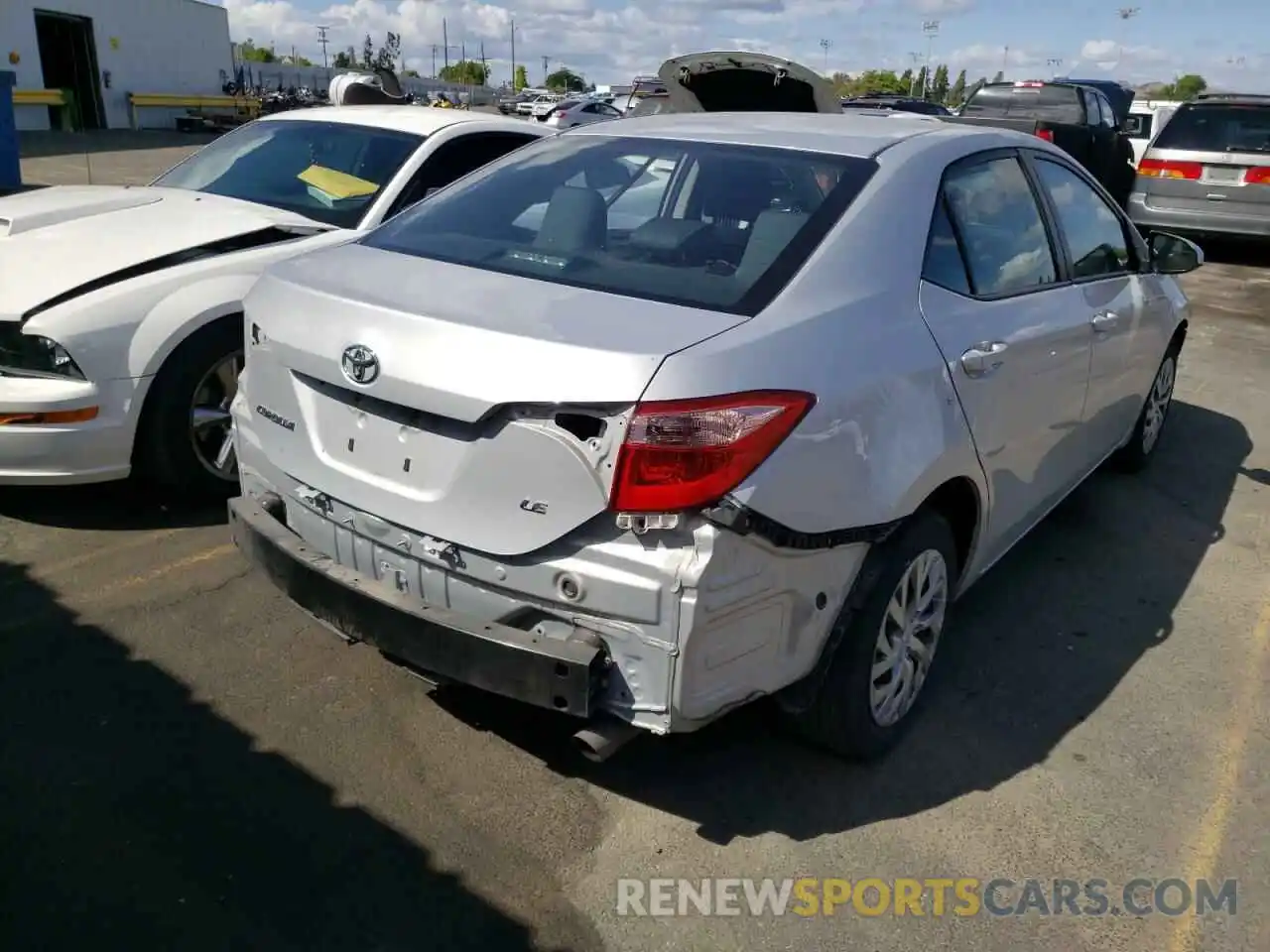 4 Photograph of a damaged car 2T1BURHE9KC186924 TOYOTA COROLLA 2019