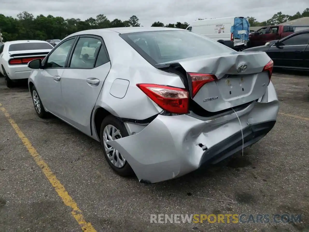 3 Photograph of a damaged car 2T1BURHE9KC194120 TOYOTA COROLLA 2019