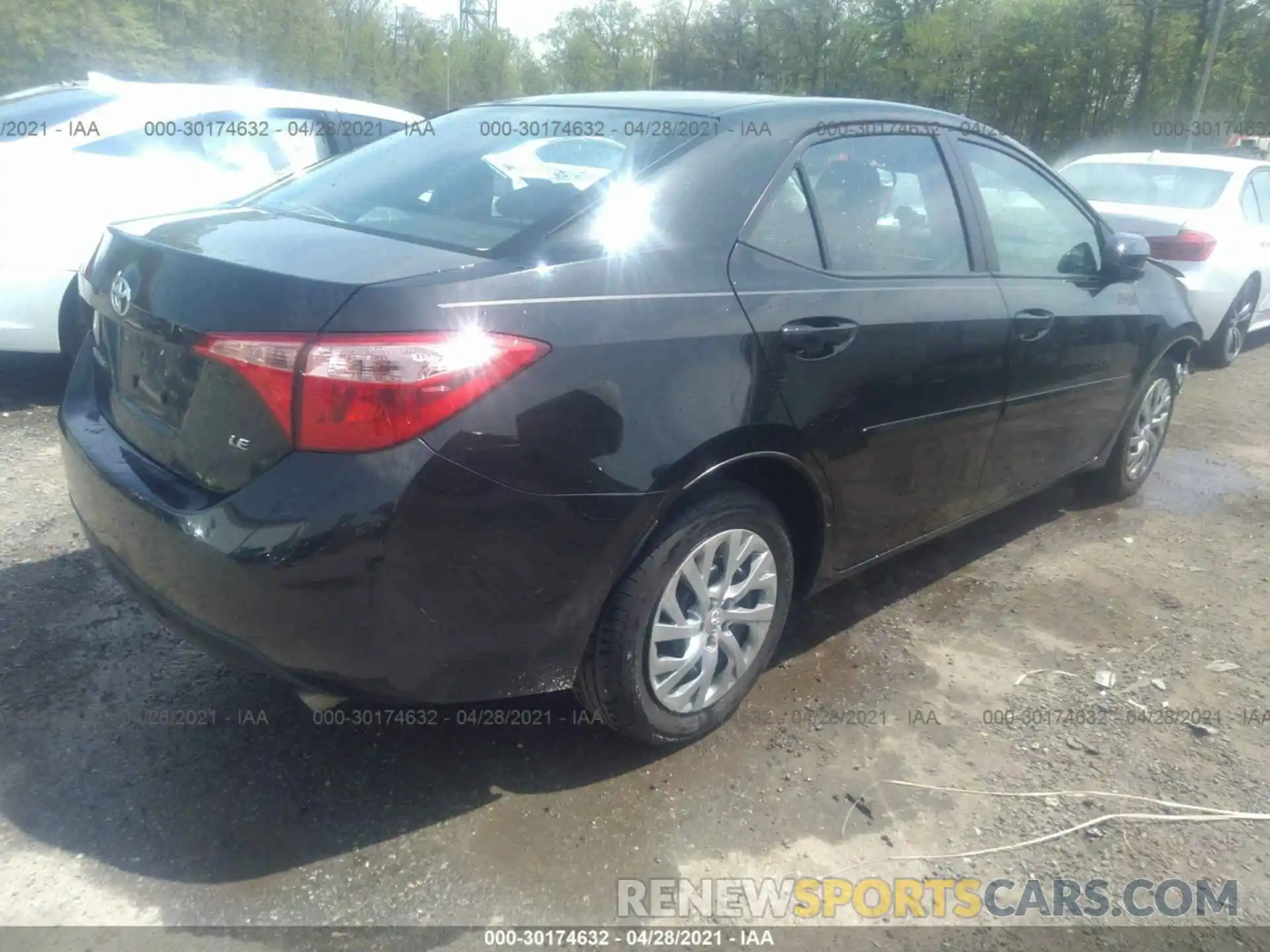 4 Photograph of a damaged car 2T1BURHE9KC194442 TOYOTA COROLLA 2019