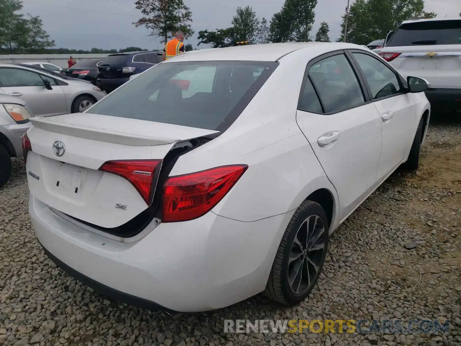 4 Photograph of a damaged car 2T1BURHE9KC195249 TOYOTA COROLLA 2019