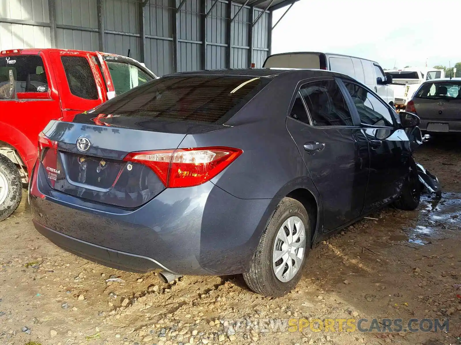 4 Photograph of a damaged car 2T1BURHE9KC195316 TOYOTA COROLLA 2019