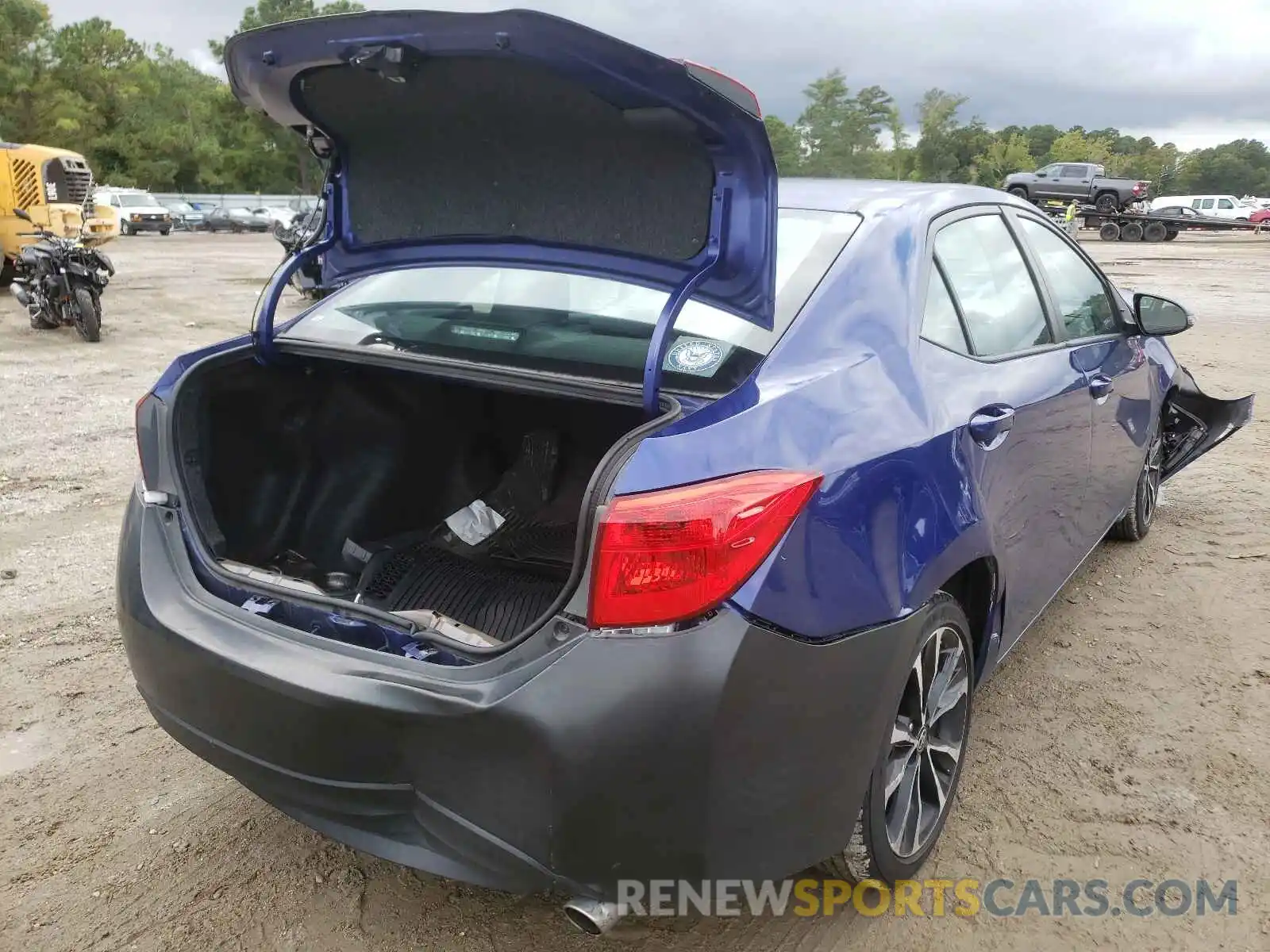 4 Photograph of a damaged car 2T1BURHE9KC196076 TOYOTA COROLLA 2019