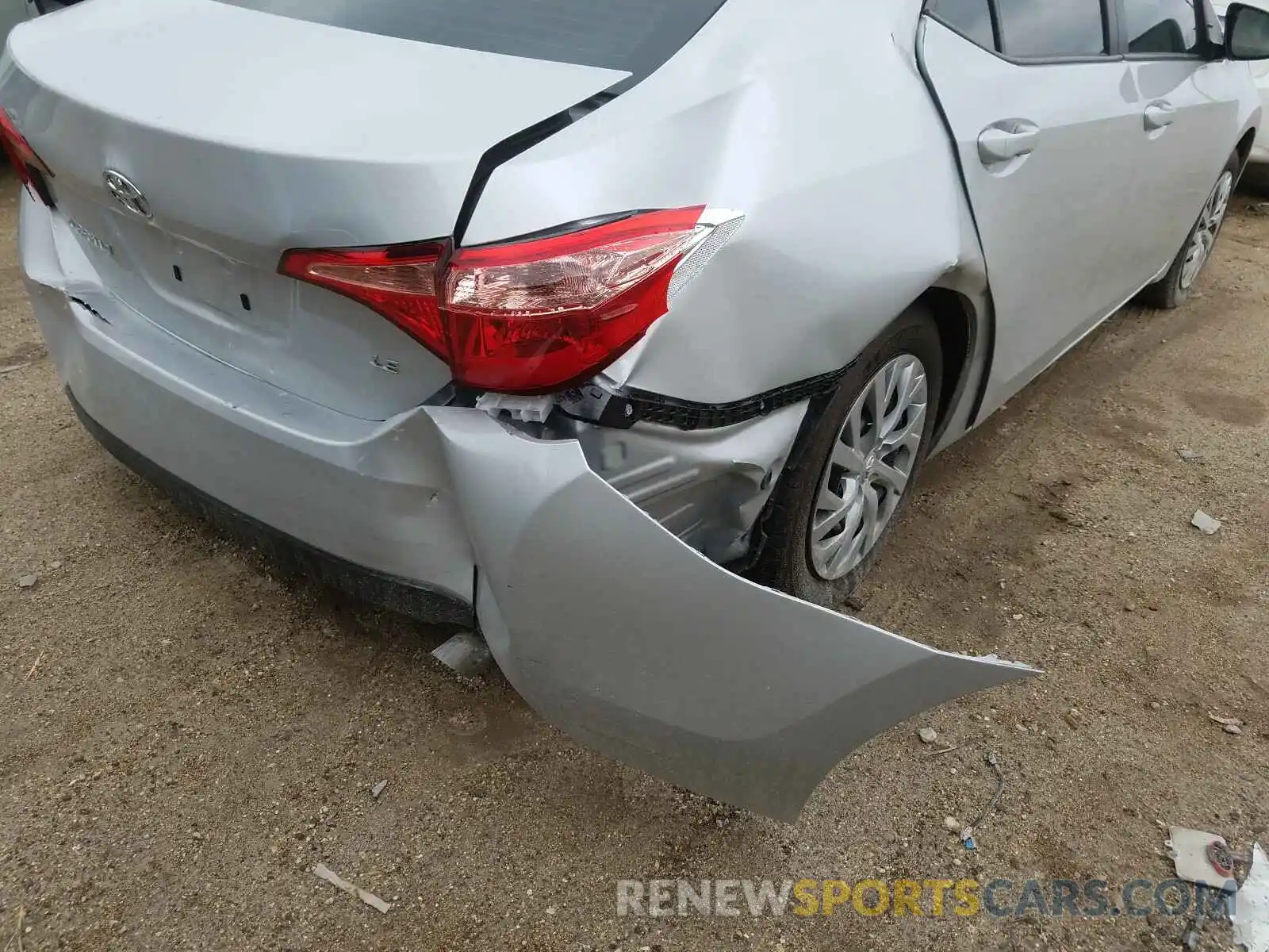 9 Photograph of a damaged car 2T1BURHE9KC196255 TOYOTA COROLLA 2019