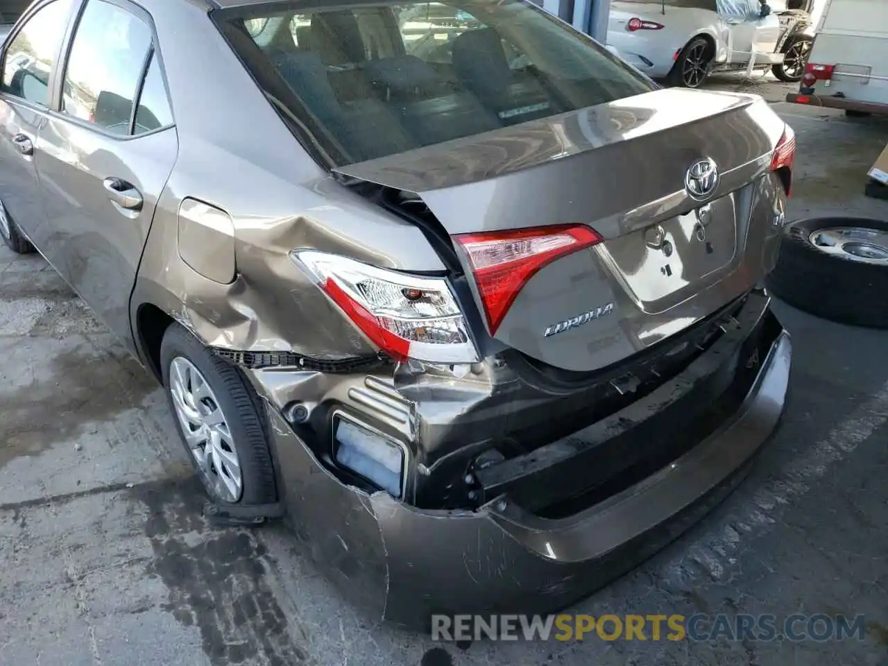 9 Photograph of a damaged car 2T1BURHE9KC197910 TOYOTA COROLLA 2019