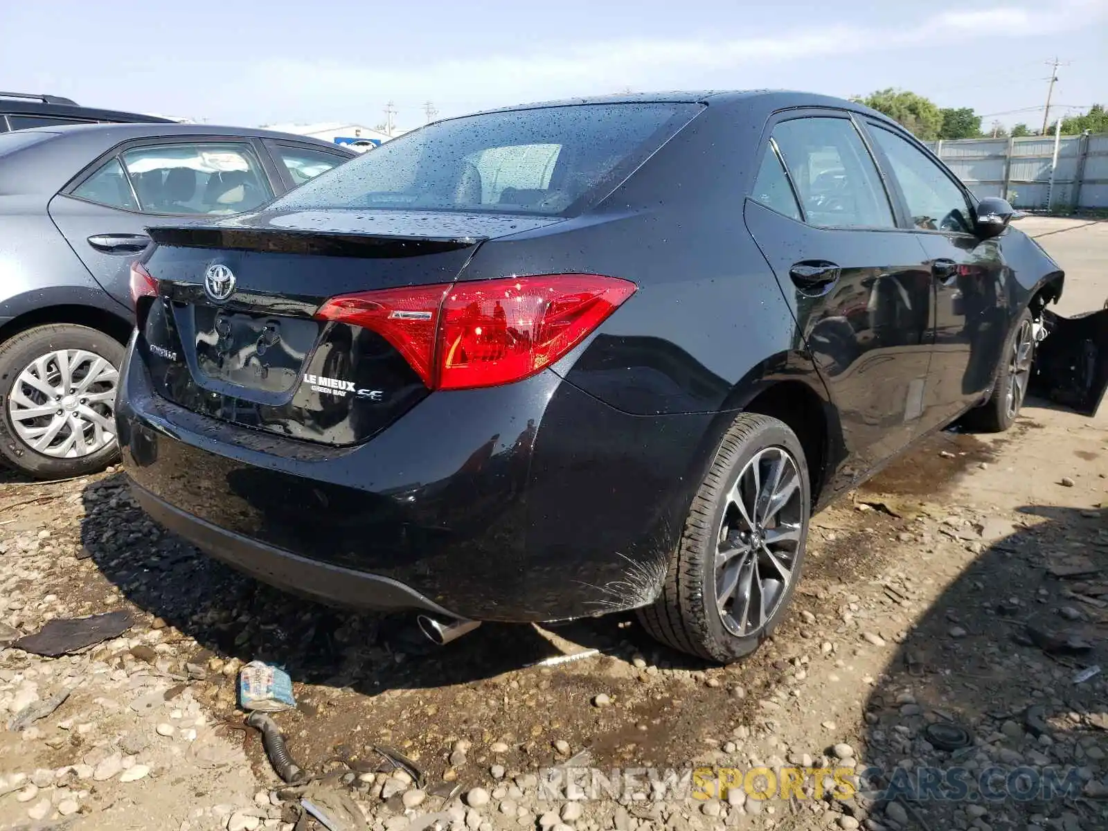 4 Photograph of a damaged car 2T1BURHE9KC199883 TOYOTA COROLLA 2019