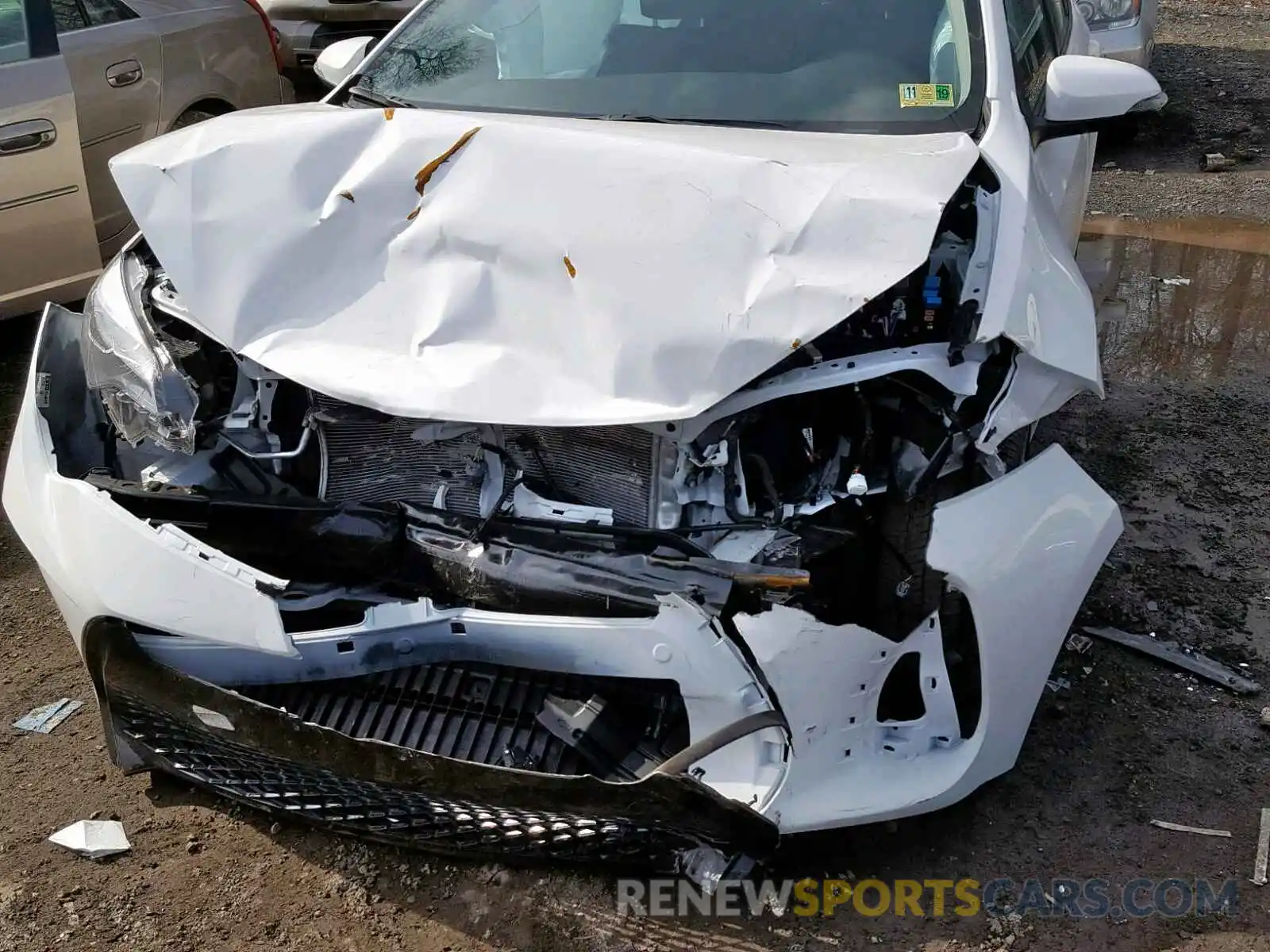 9 Photograph of a damaged car 2T1BURHE9KC200983 TOYOTA COROLLA 2019