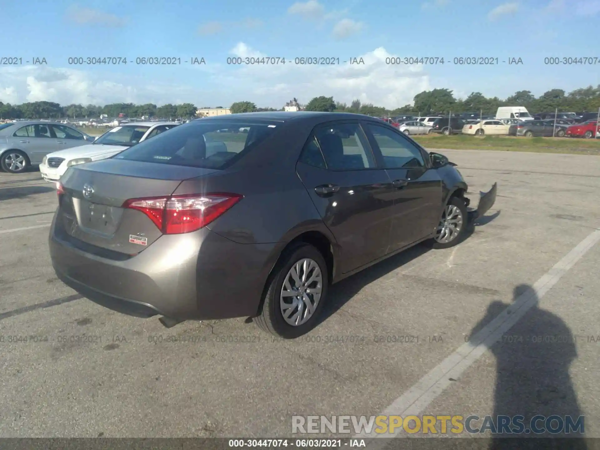 4 Photograph of a damaged car 2T1BURHE9KC205584 TOYOTA COROLLA 2019