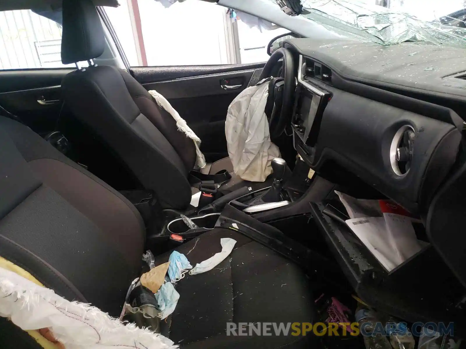 5 Photograph of a damaged car 2T1BURHE9KC206198 TOYOTA COROLLA 2019