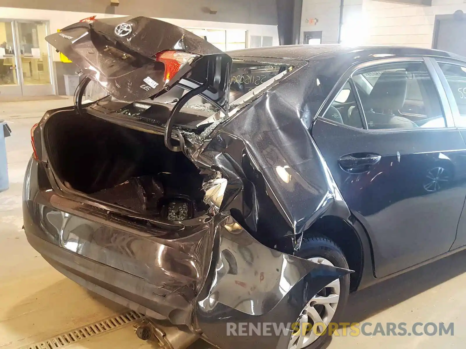 9 Photograph of a damaged car 2T1BURHE9KC207593 TOYOTA COROLLA 2019