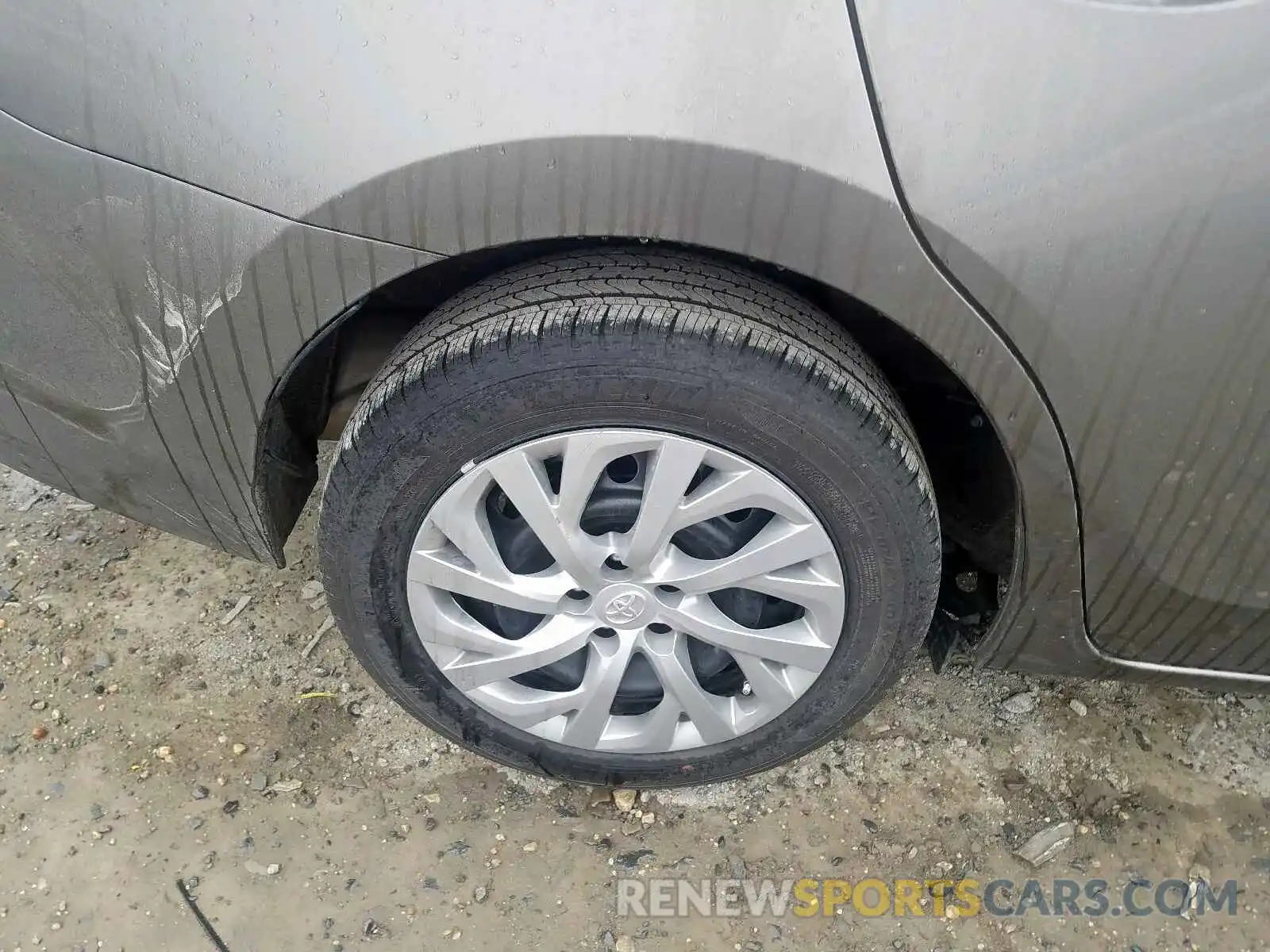 9 Photograph of a damaged car 2T1BURHE9KC207738 TOYOTA COROLLA 2019