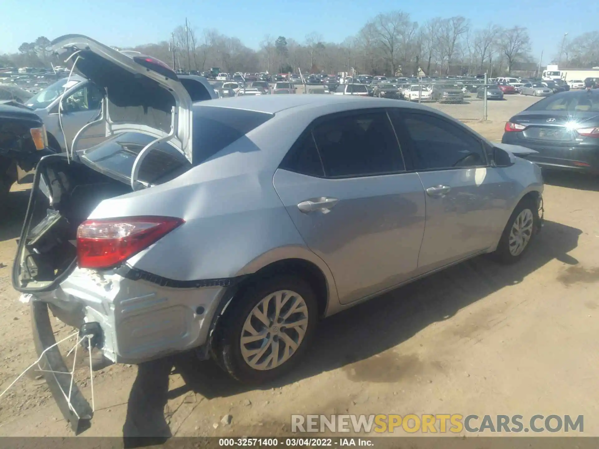 4 Photograph of a damaged car 2T1BURHE9KC210753 TOYOTA COROLLA 2019