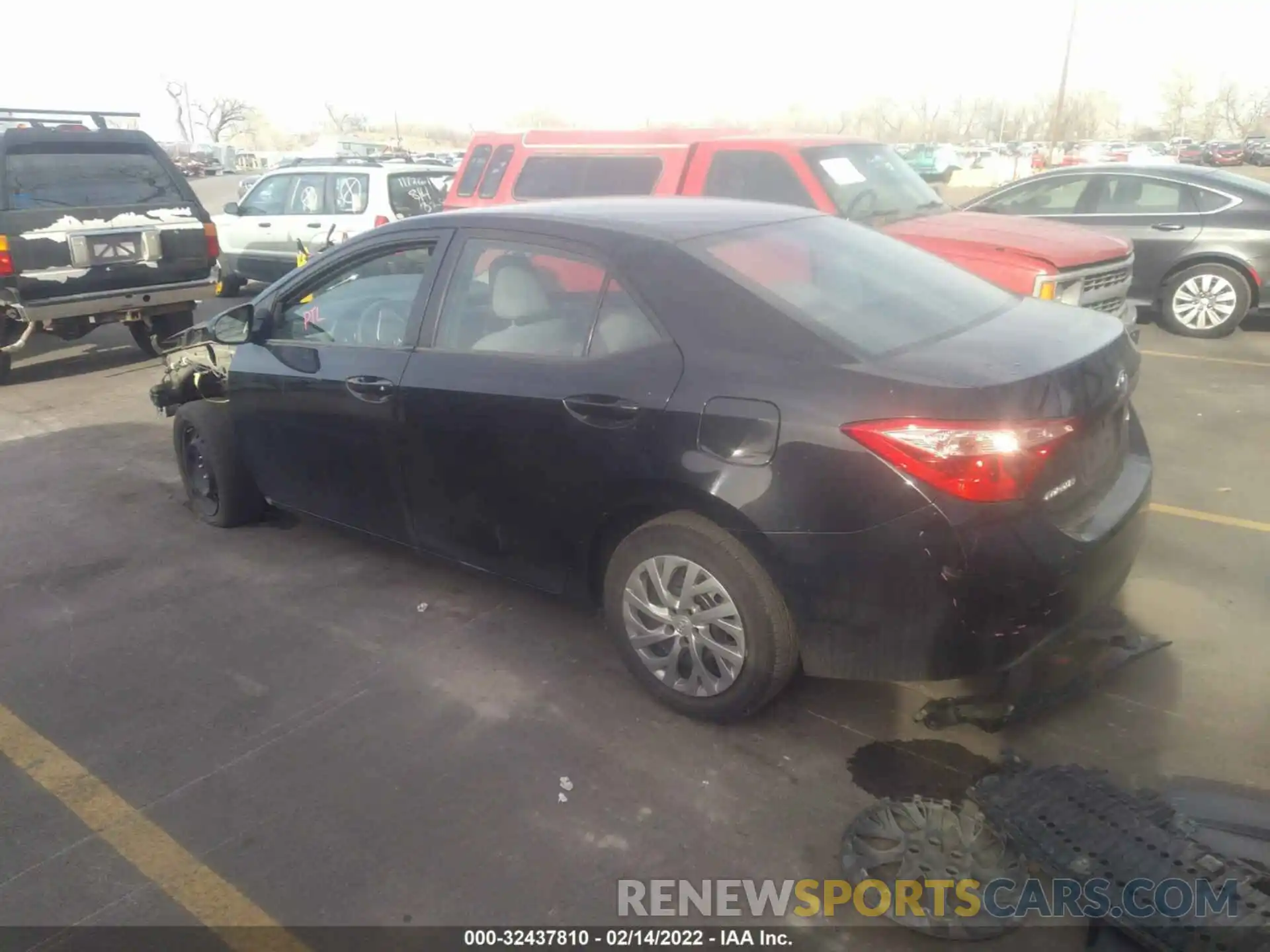 3 Photograph of a damaged car 2T1BURHE9KC214592 TOYOTA COROLLA 2019