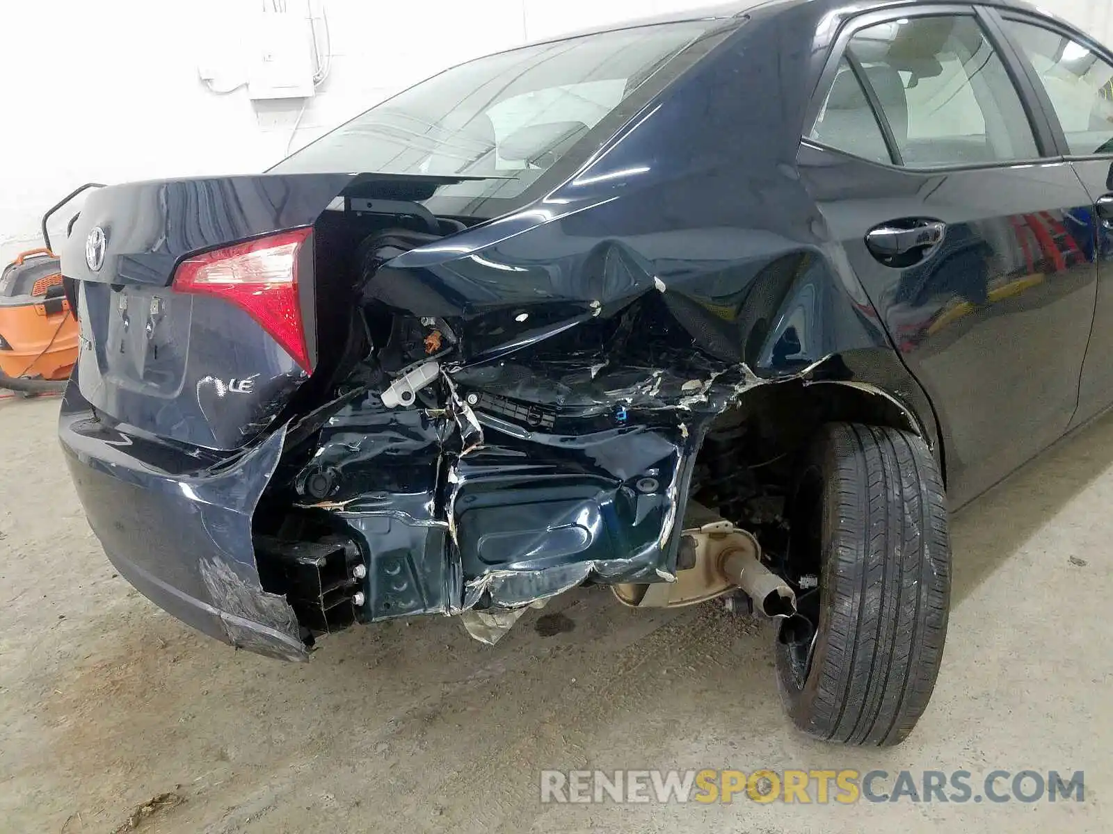 9 Photograph of a damaged car 2T1BURHE9KC215175 TOYOTA COROLLA 2019