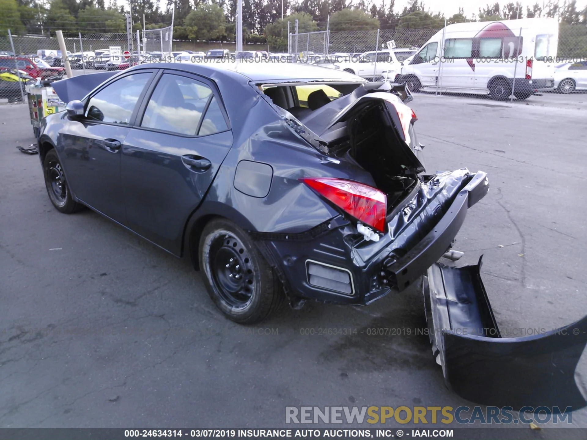 3 Photograph of a damaged car 2T1BURHE9KC217864 TOYOTA COROLLA 2019