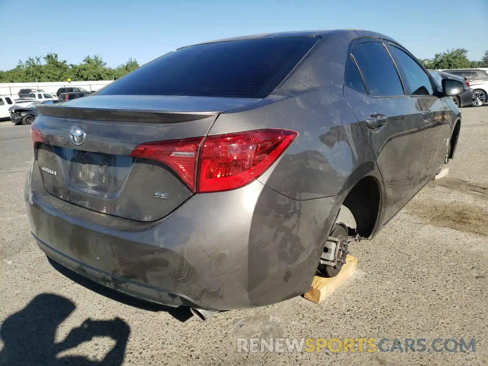 4 Photograph of a damaged car 2T1BURHE9KC219291 TOYOTA COROLLA 2019