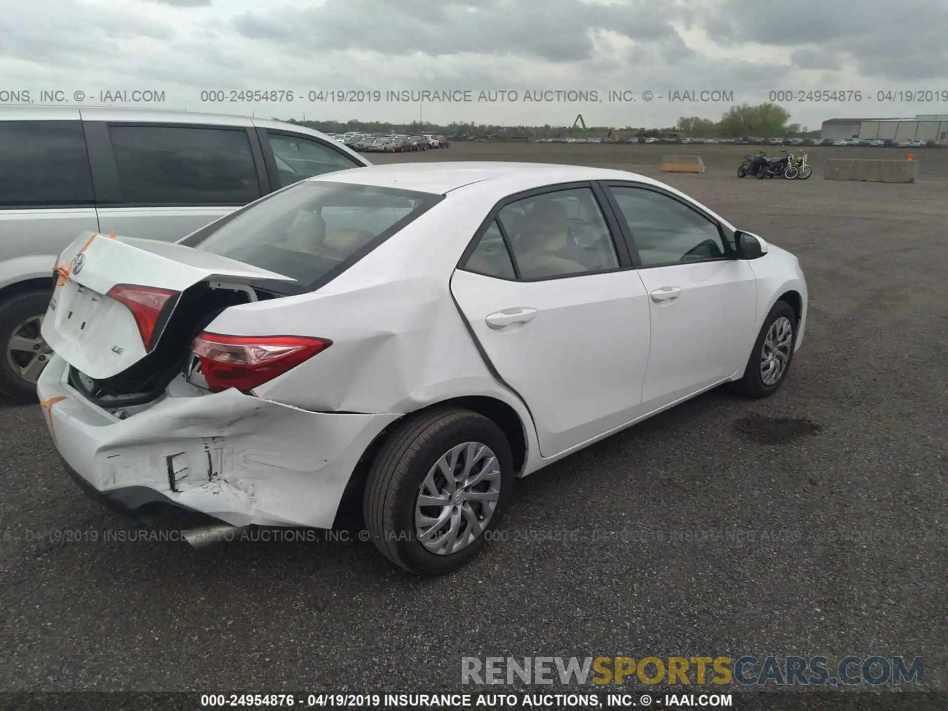 4 Photograph of a damaged car 2T1BURHE9KC220389 TOYOTA COROLLA 2019