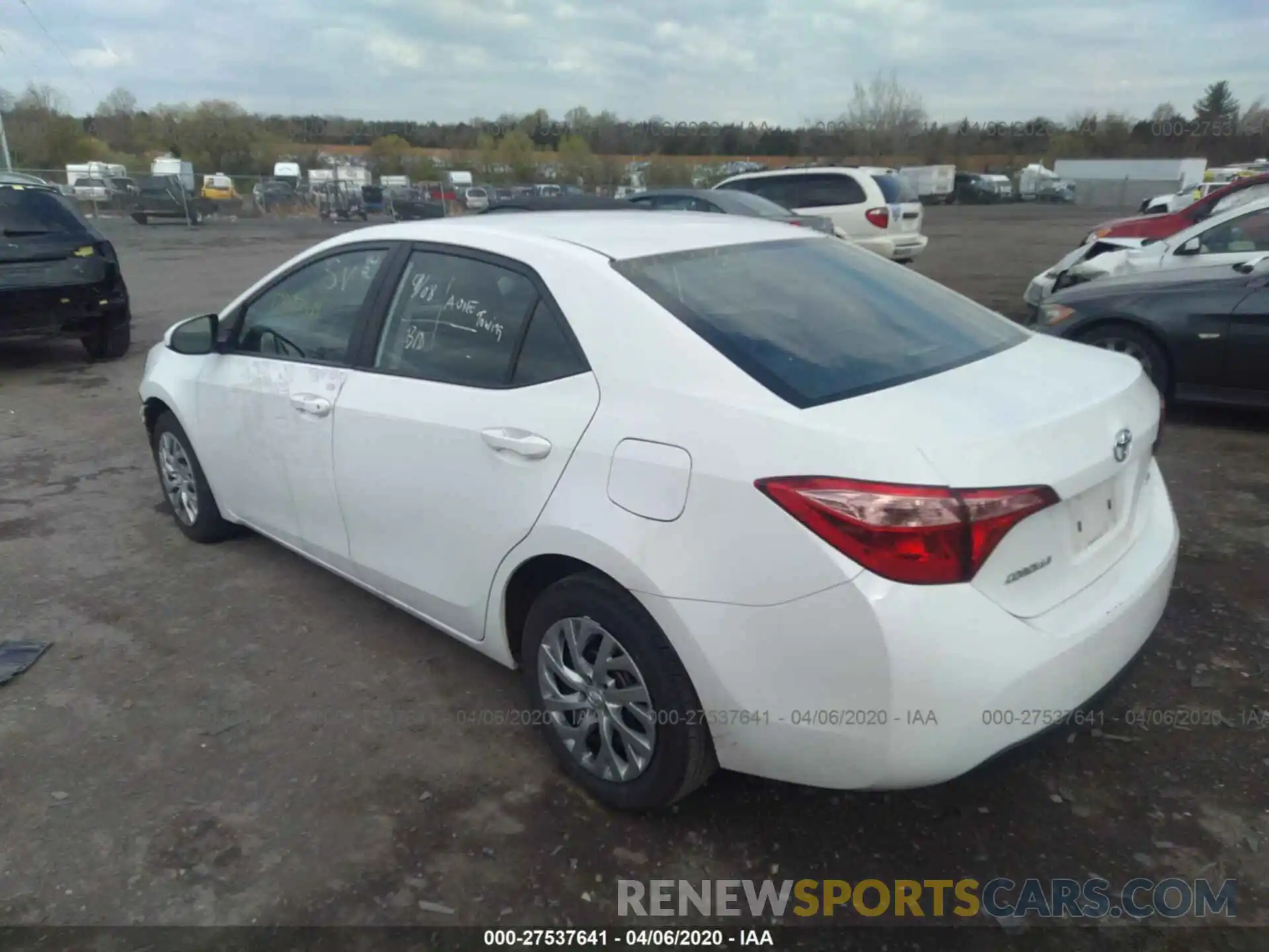 3 Photograph of a damaged car 2T1BURHE9KC224703 TOYOTA COROLLA 2019