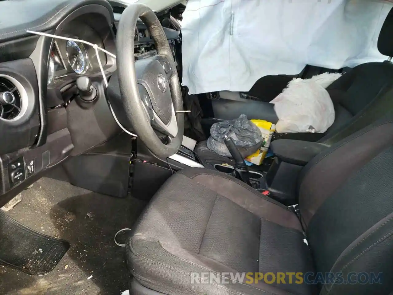 5 Photograph of a damaged car 2T1BURHE9KC225379 TOYOTA COROLLA 2019