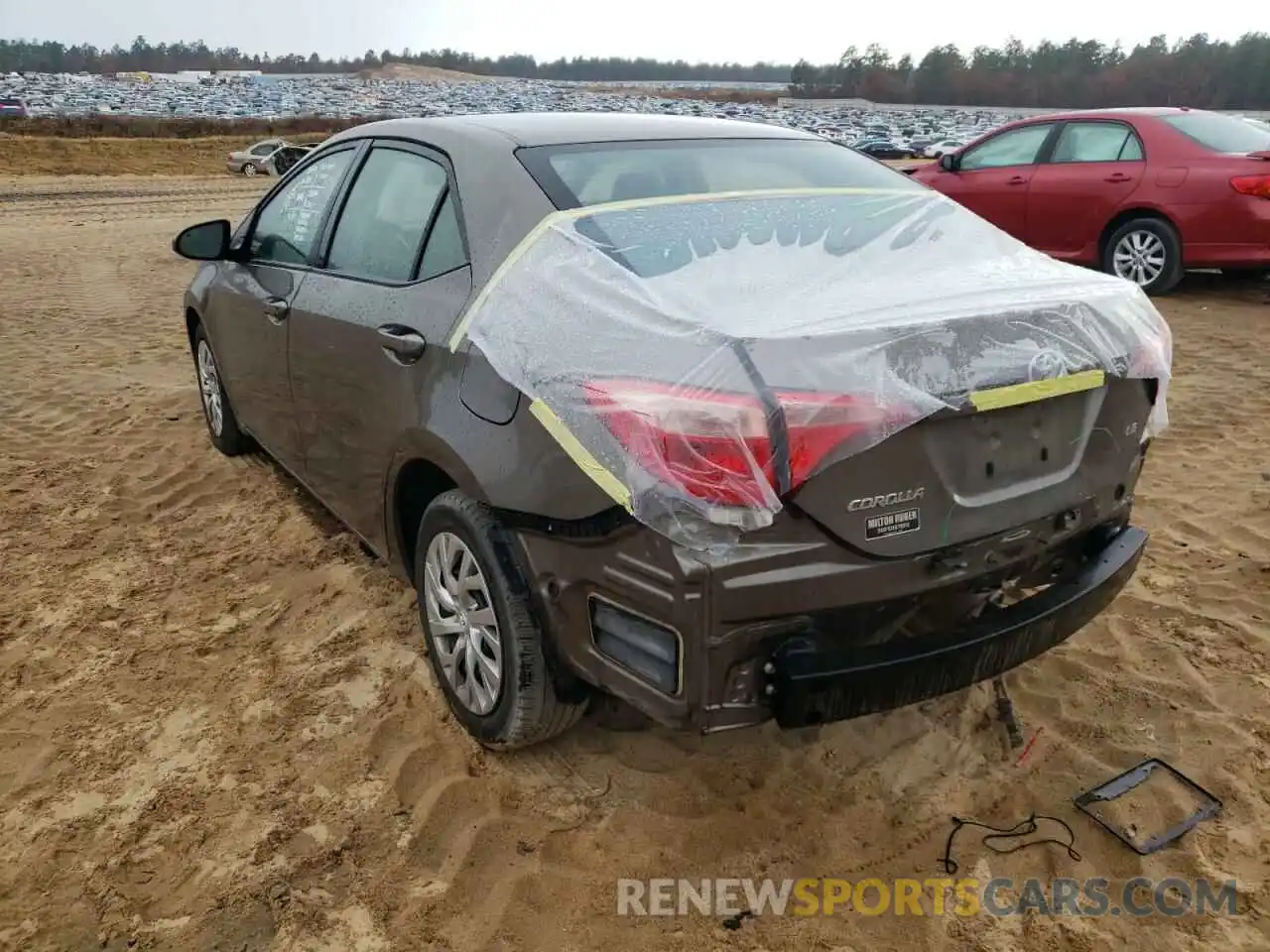 3 Photograph of a damaged car 2T1BURHE9KC225673 TOYOTA COROLLA 2019