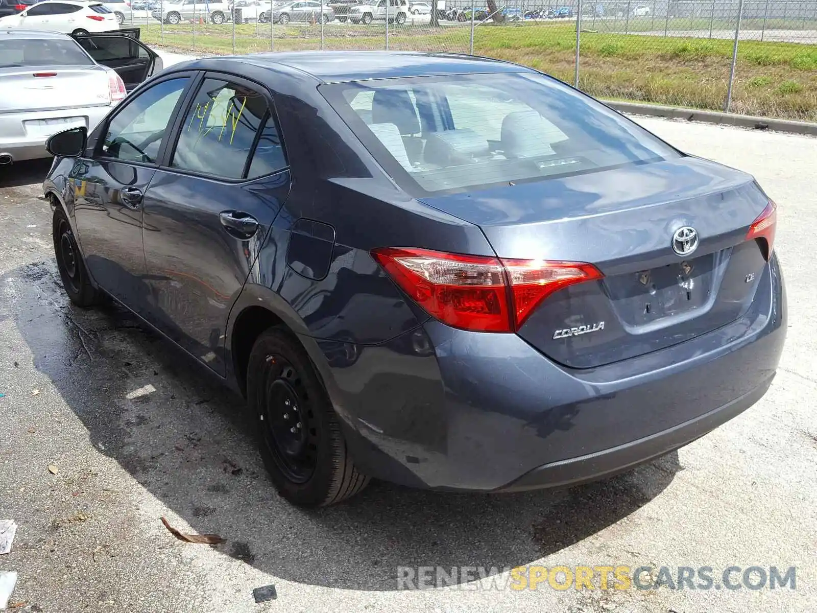 3 Photograph of a damaged car 2T1BURHE9KC226550 TOYOTA COROLLA 2019