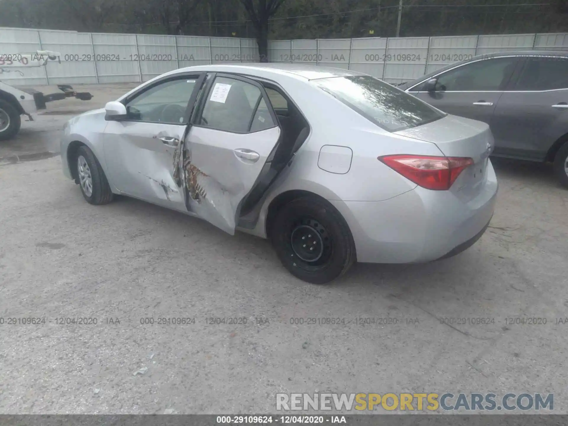 3 Photograph of a damaged car 2T1BURHE9KC229836 TOYOTA COROLLA 2019