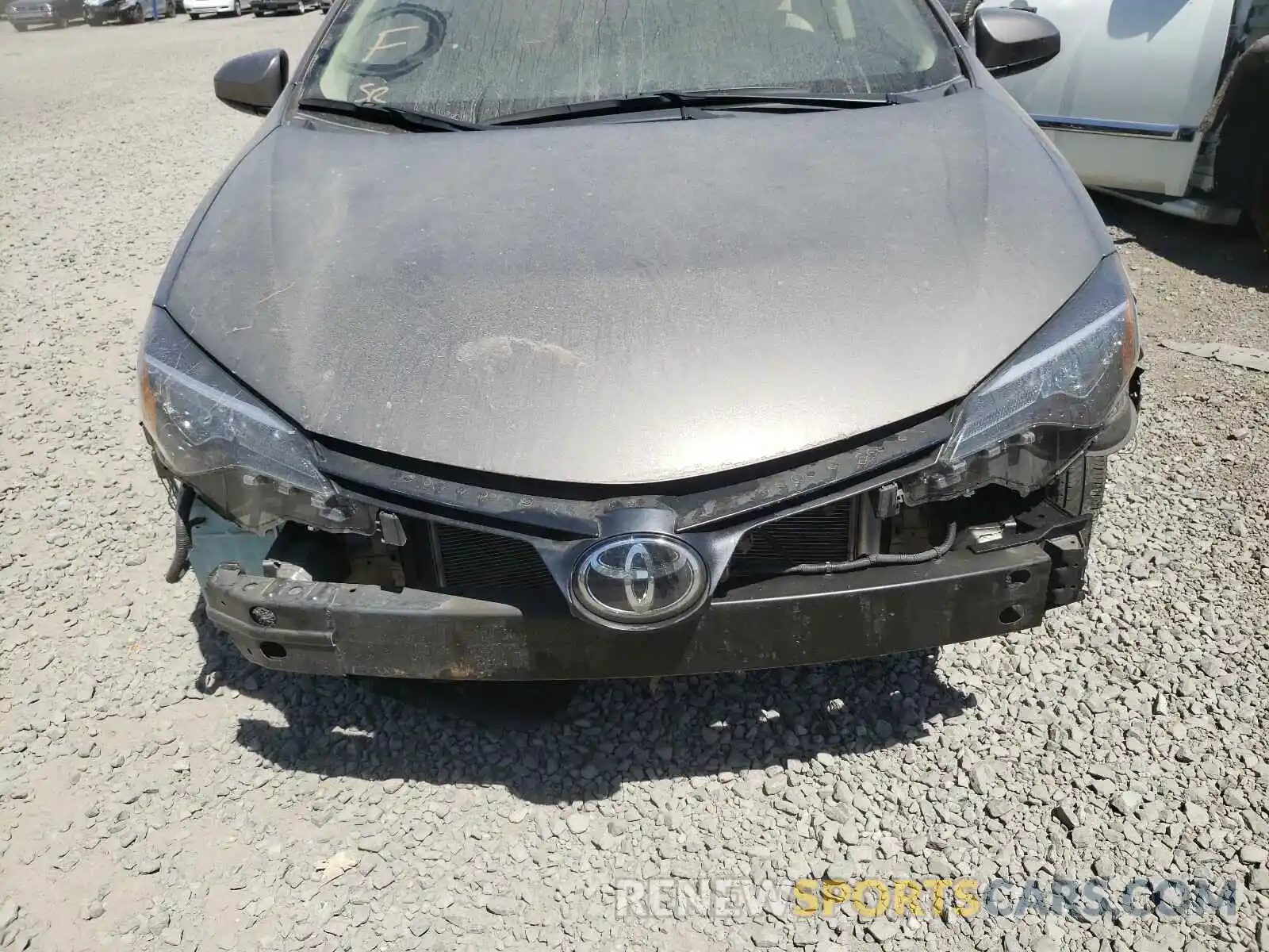 9 Photograph of a damaged car 2T1BURHE9KC230128 TOYOTA COROLLA 2019