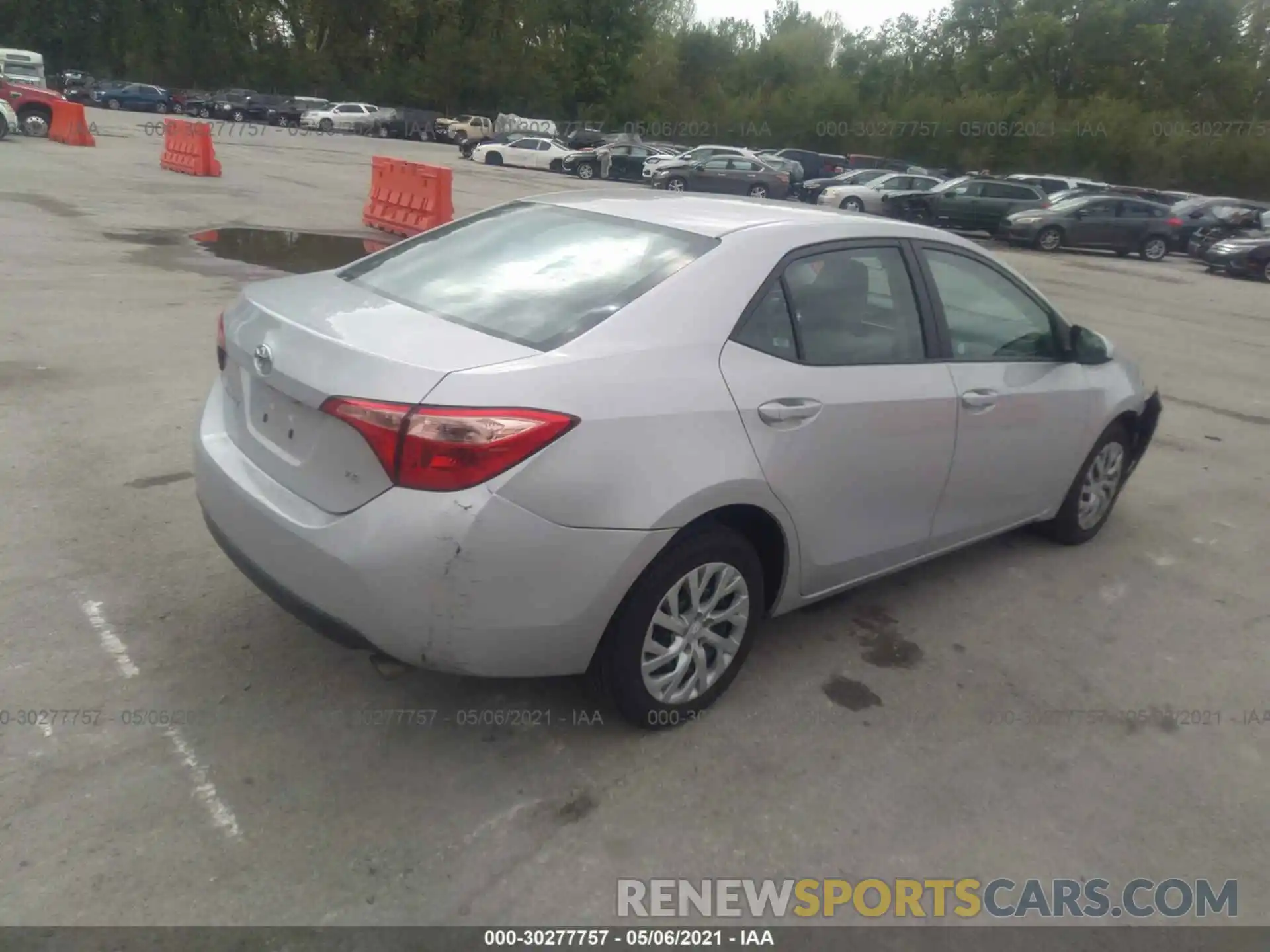 4 Photograph of a damaged car 2T1BURHE9KC230601 TOYOTA COROLLA 2019