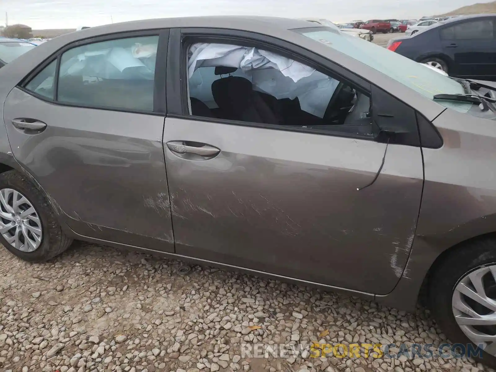 9 Photograph of a damaged car 2T1BURHE9KC232672 TOYOTA COROLLA 2019