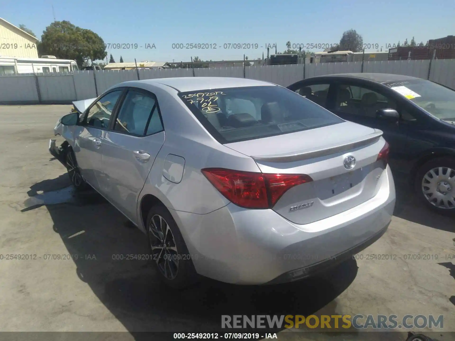 3 Photograph of a damaged car 2T1BURHE9KC233580 TOYOTA COROLLA 2019