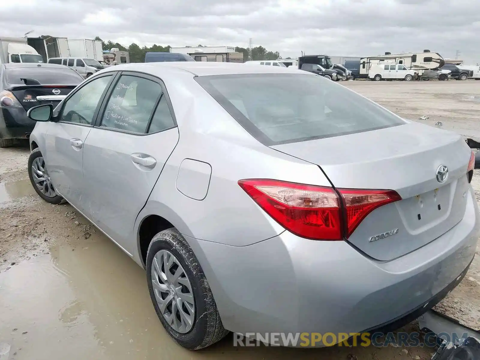 3 Photograph of a damaged car 2T1BURHE9KC233806 TOYOTA COROLLA 2019