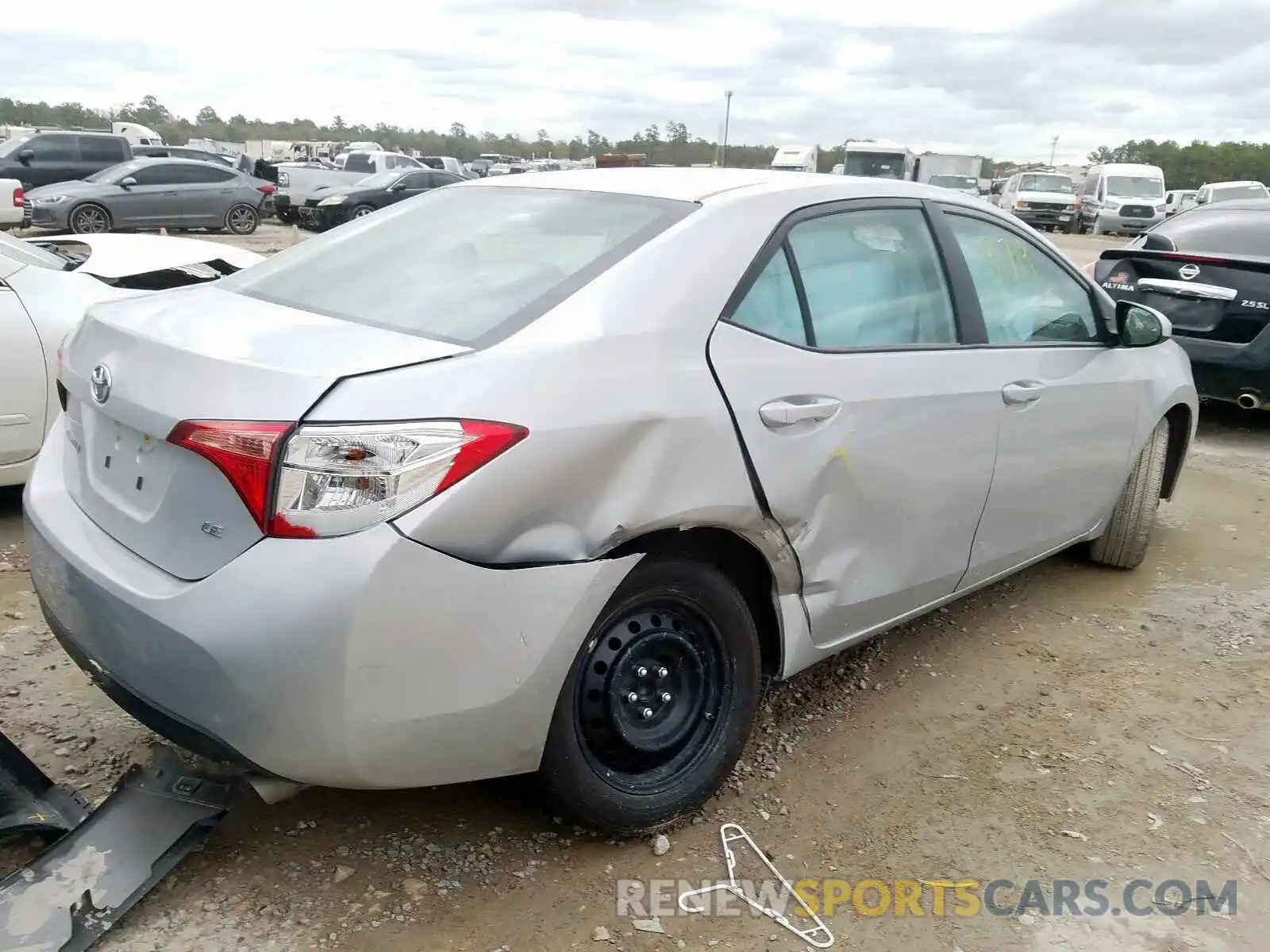 4 Photograph of a damaged car 2T1BURHE9KC233806 TOYOTA COROLLA 2019