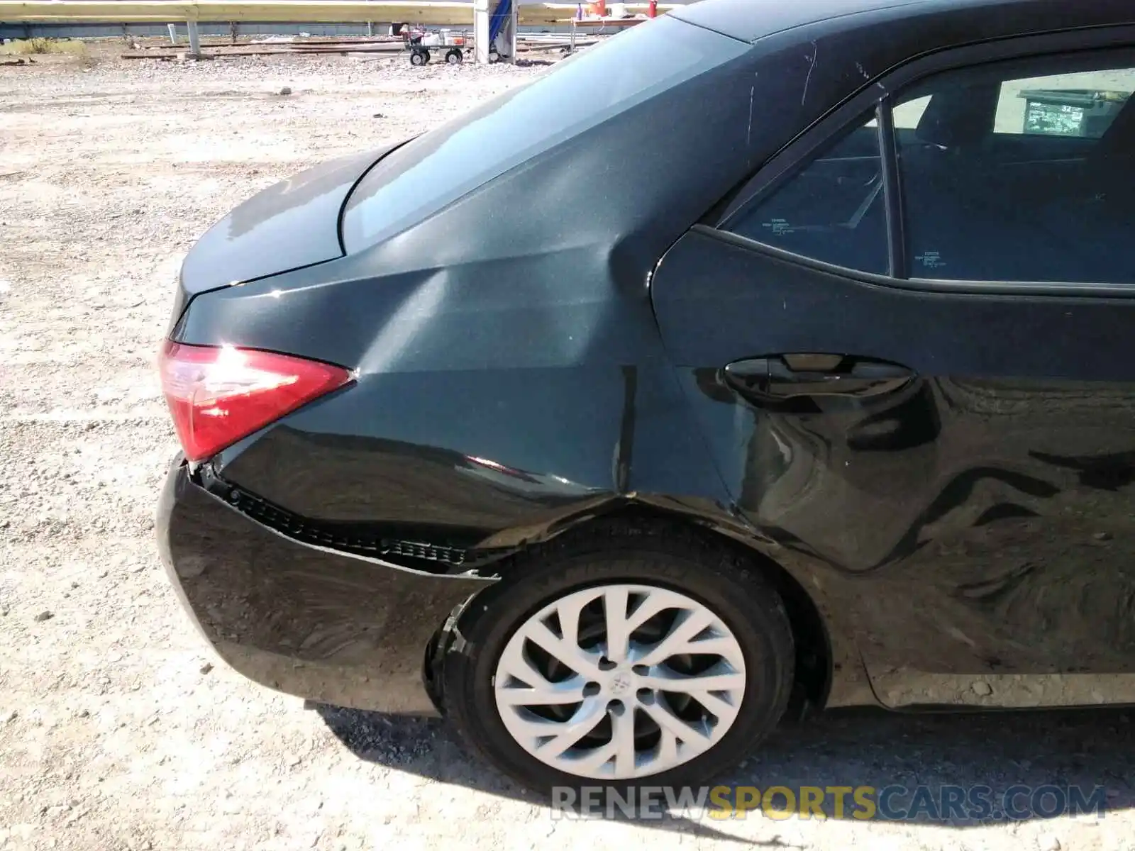 9 Photograph of a damaged car 2T1BURHE9KC236365 TOYOTA COROLLA 2019