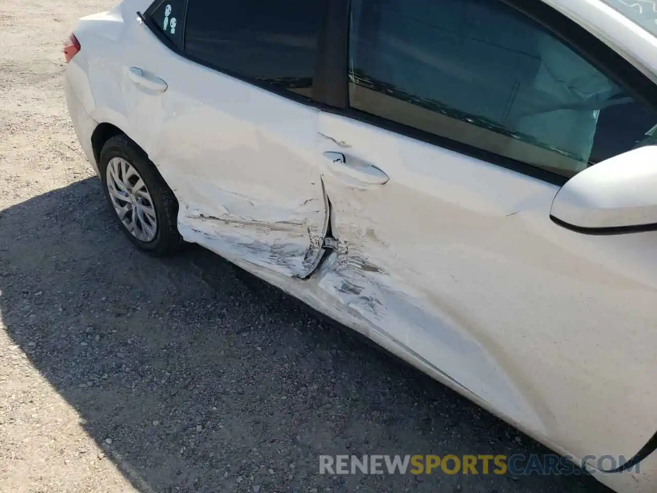 9 Photograph of a damaged car 2T1BURHE9KC237032 TOYOTA COROLLA 2019