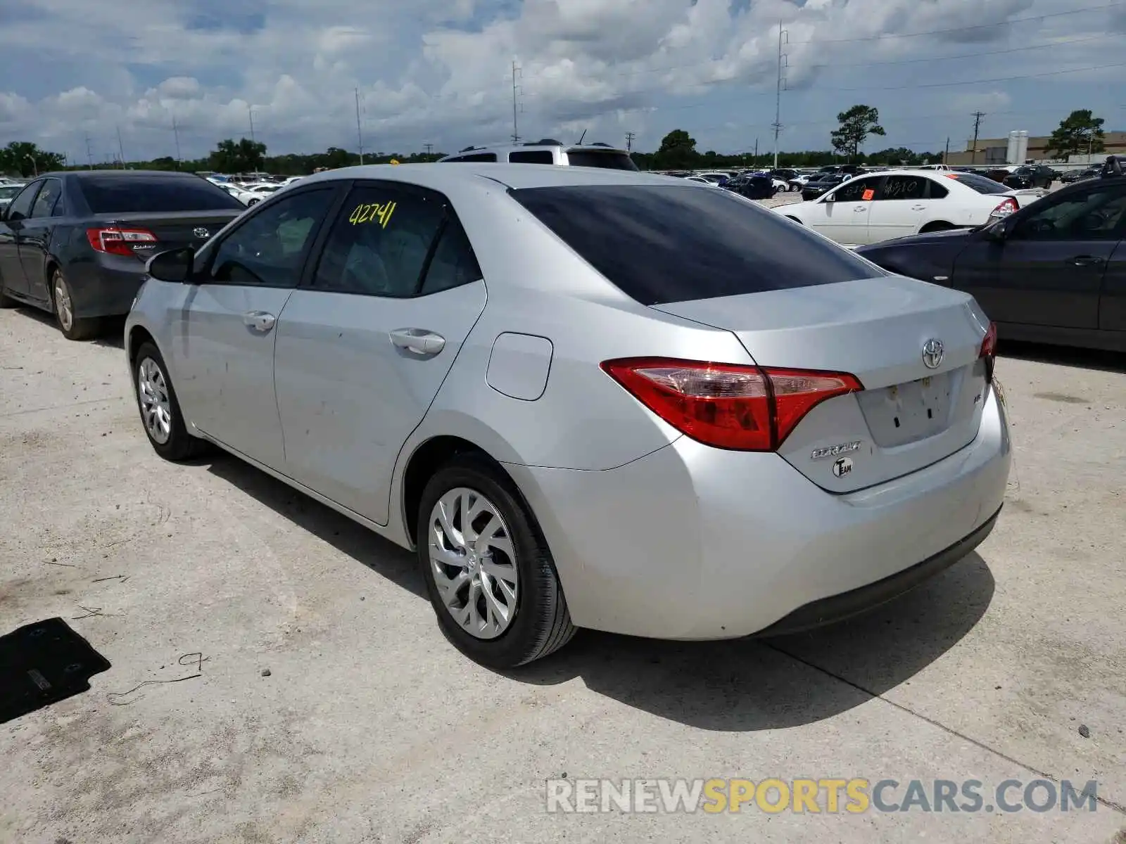 3 Photograph of a damaged car 2T1BURHE9KC240416 TOYOTA COROLLA 2019