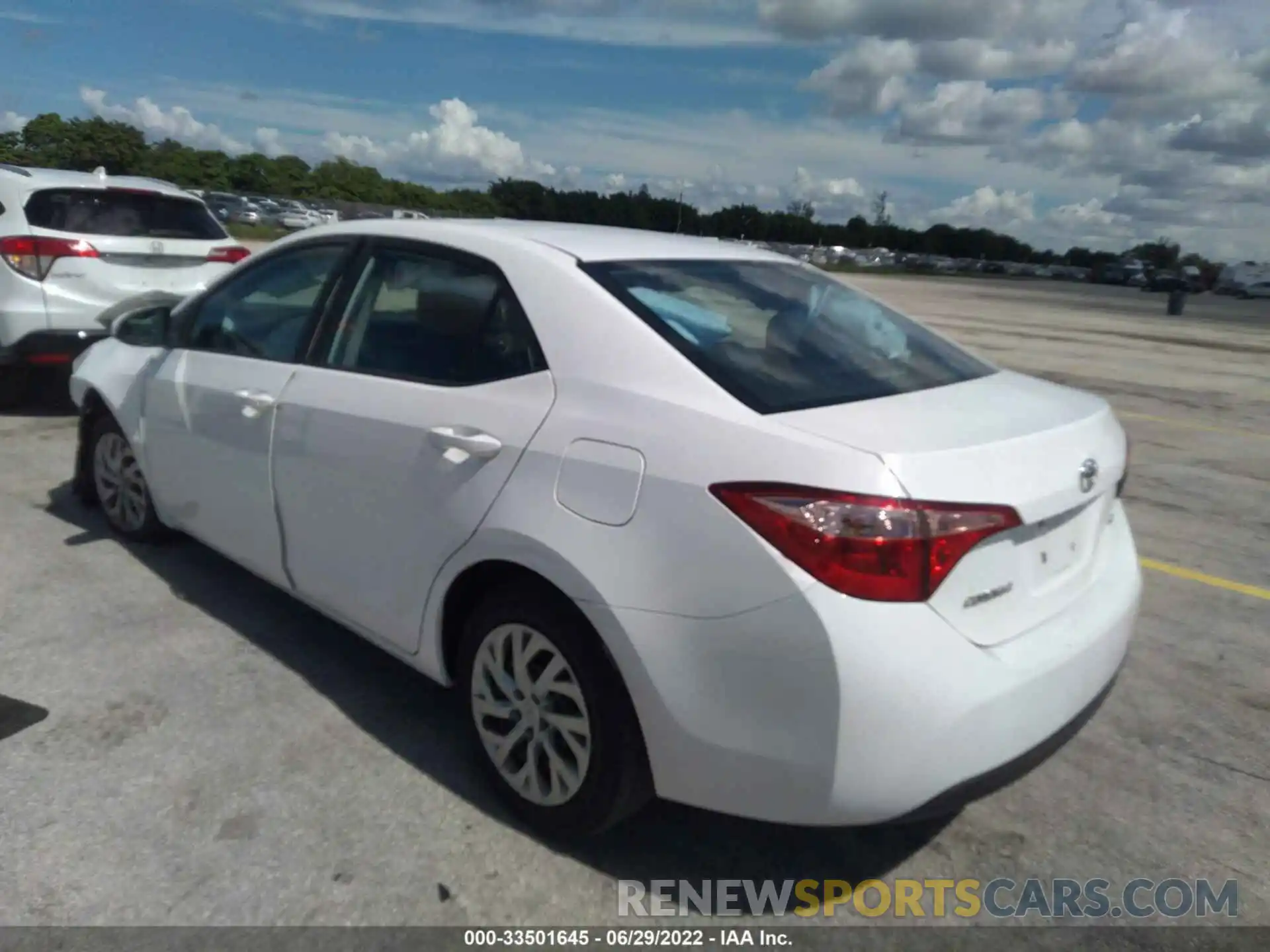 3 Photograph of a damaged car 2T1BURHE9KC240867 TOYOTA COROLLA 2019