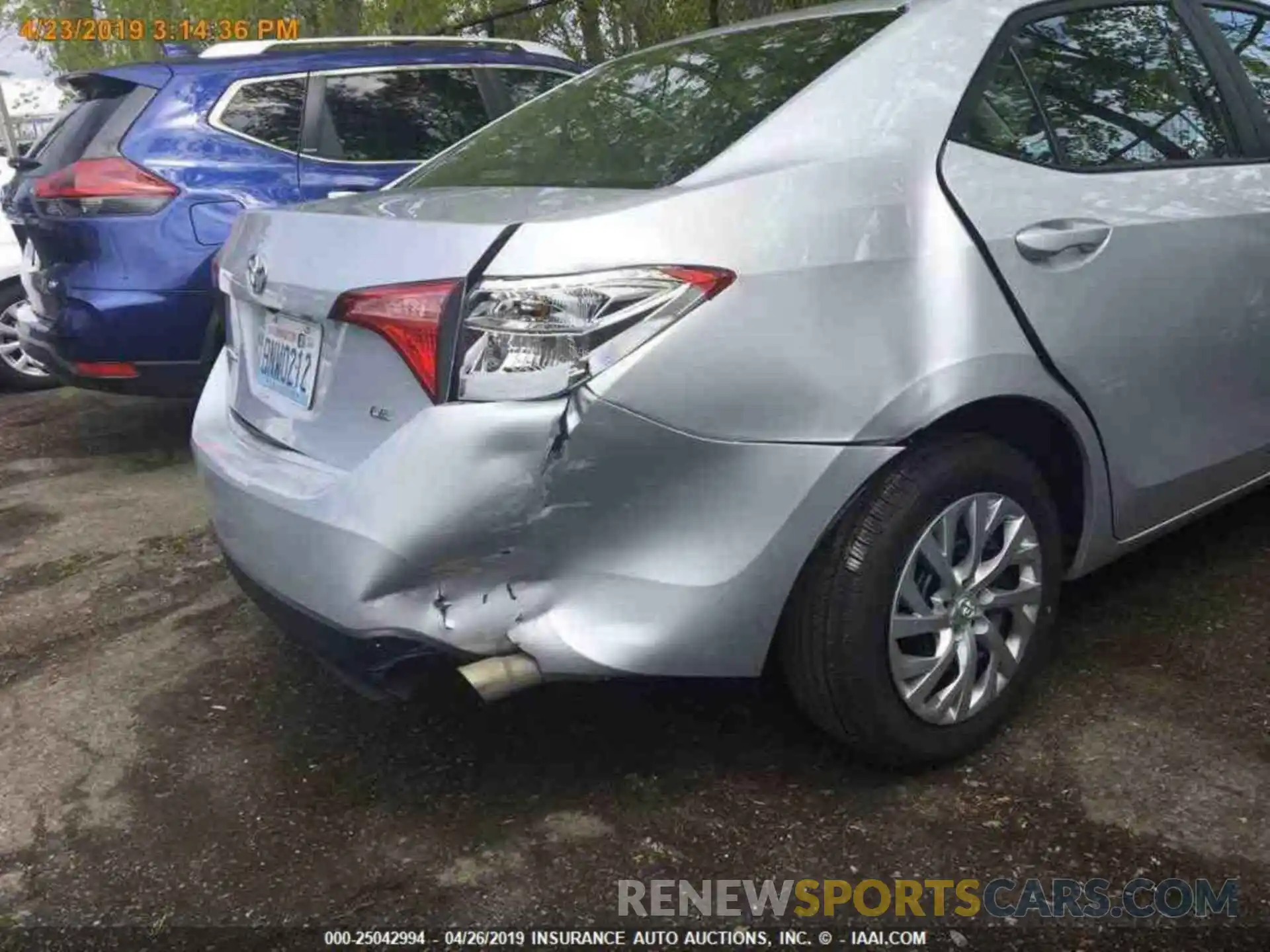 11 Photograph of a damaged car 2T1BURHE9KC241338 TOYOTA COROLLA 2019