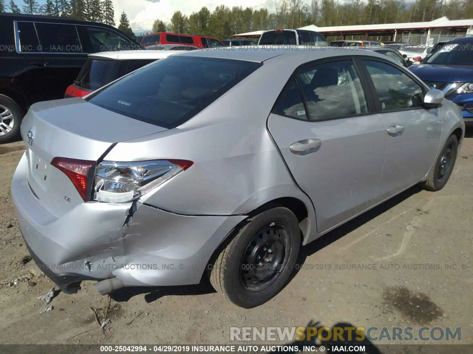 4 Photograph of a damaged car 2T1BURHE9KC241338 TOYOTA COROLLA 2019