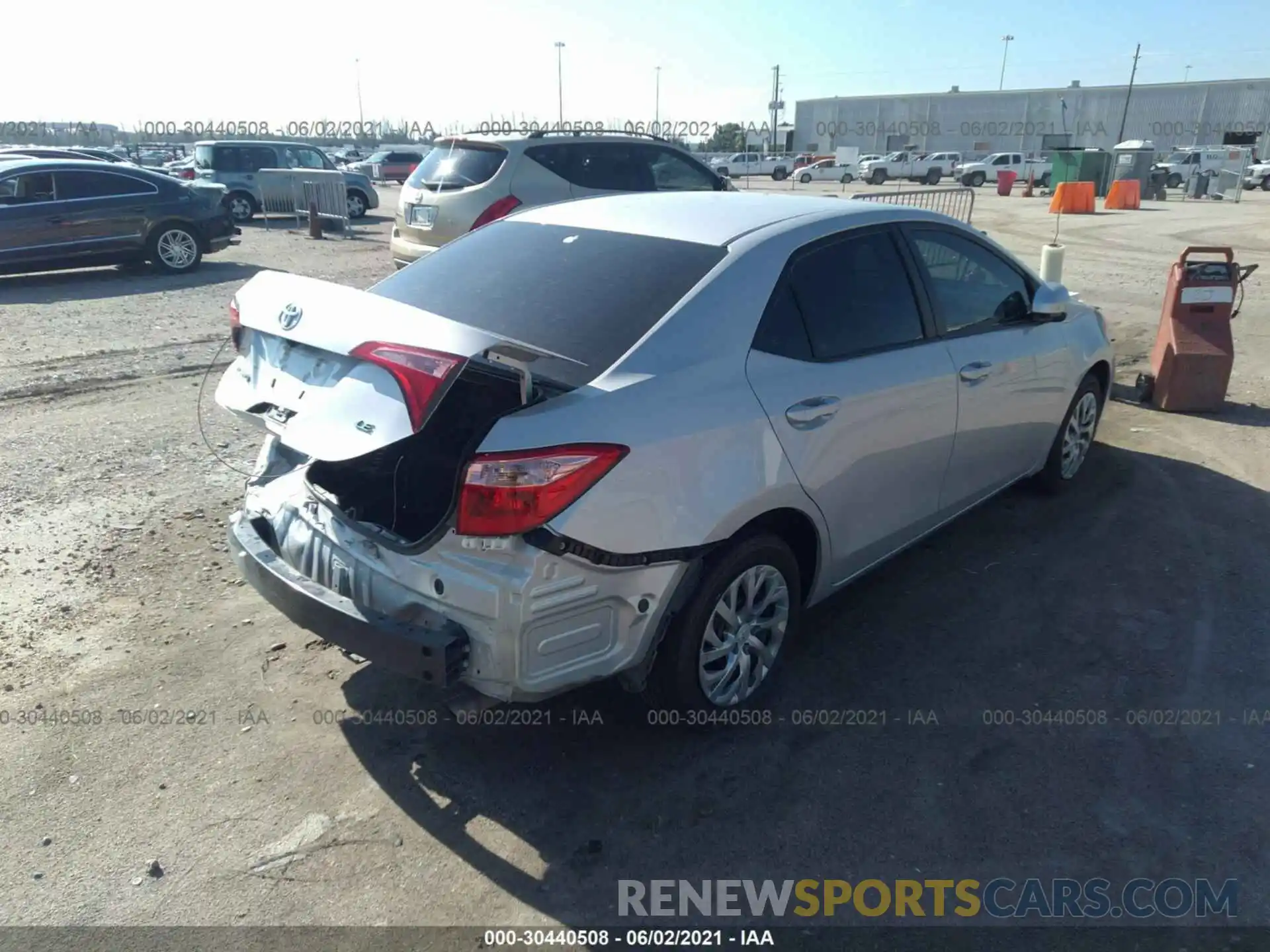 4 Photograph of a damaged car 2T1BURHE9KC242084 TOYOTA COROLLA 2019