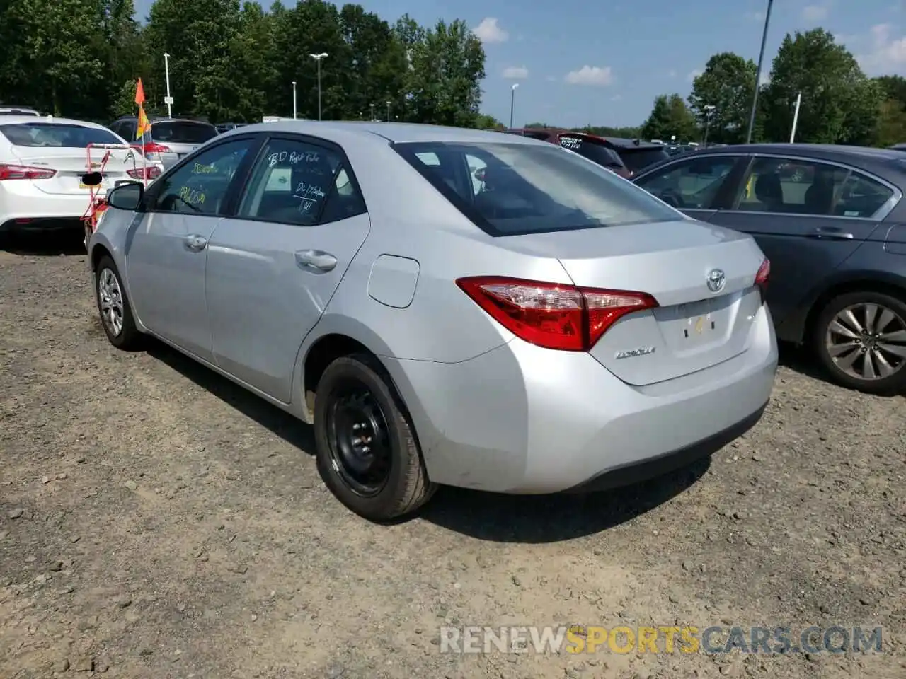 3 Photograph of a damaged car 2T1BURHE9KC242439 TOYOTA COROLLA 2019