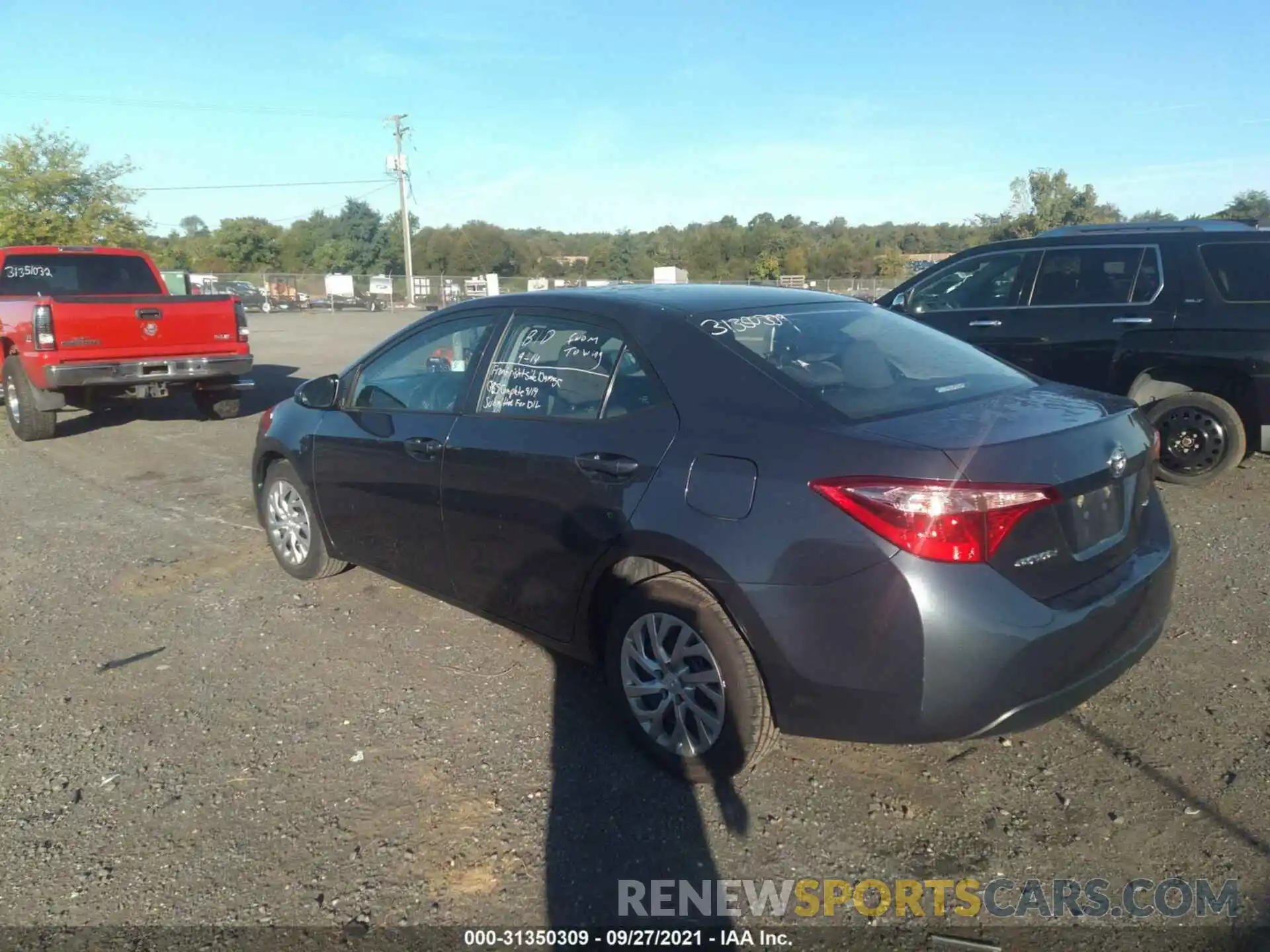 3 Photograph of a damaged car 2T1BURHE9KC242540 TOYOTA COROLLA 2019