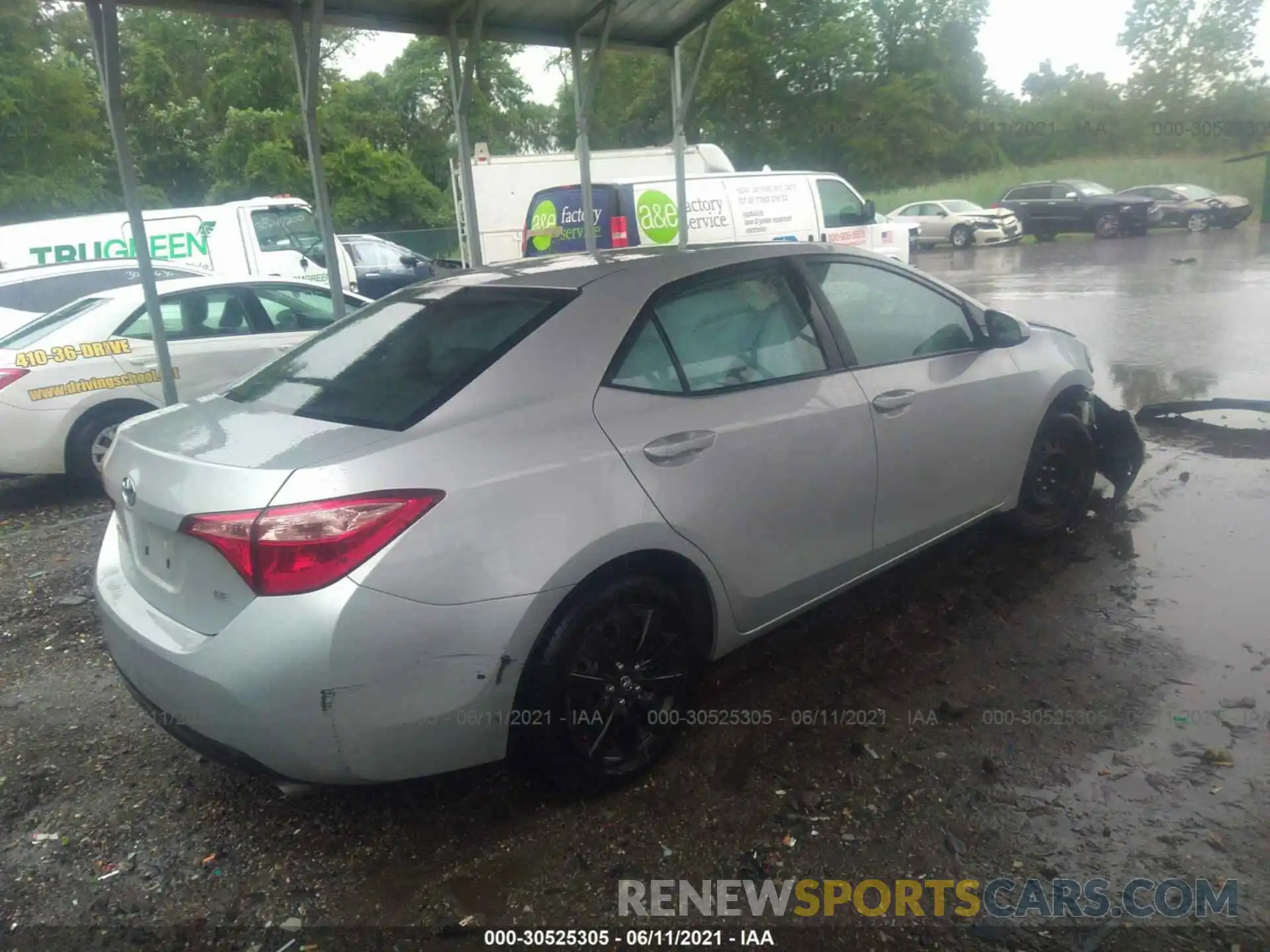 4 Photograph of a damaged car 2T1BURHEXKC131866 TOYOTA COROLLA 2019