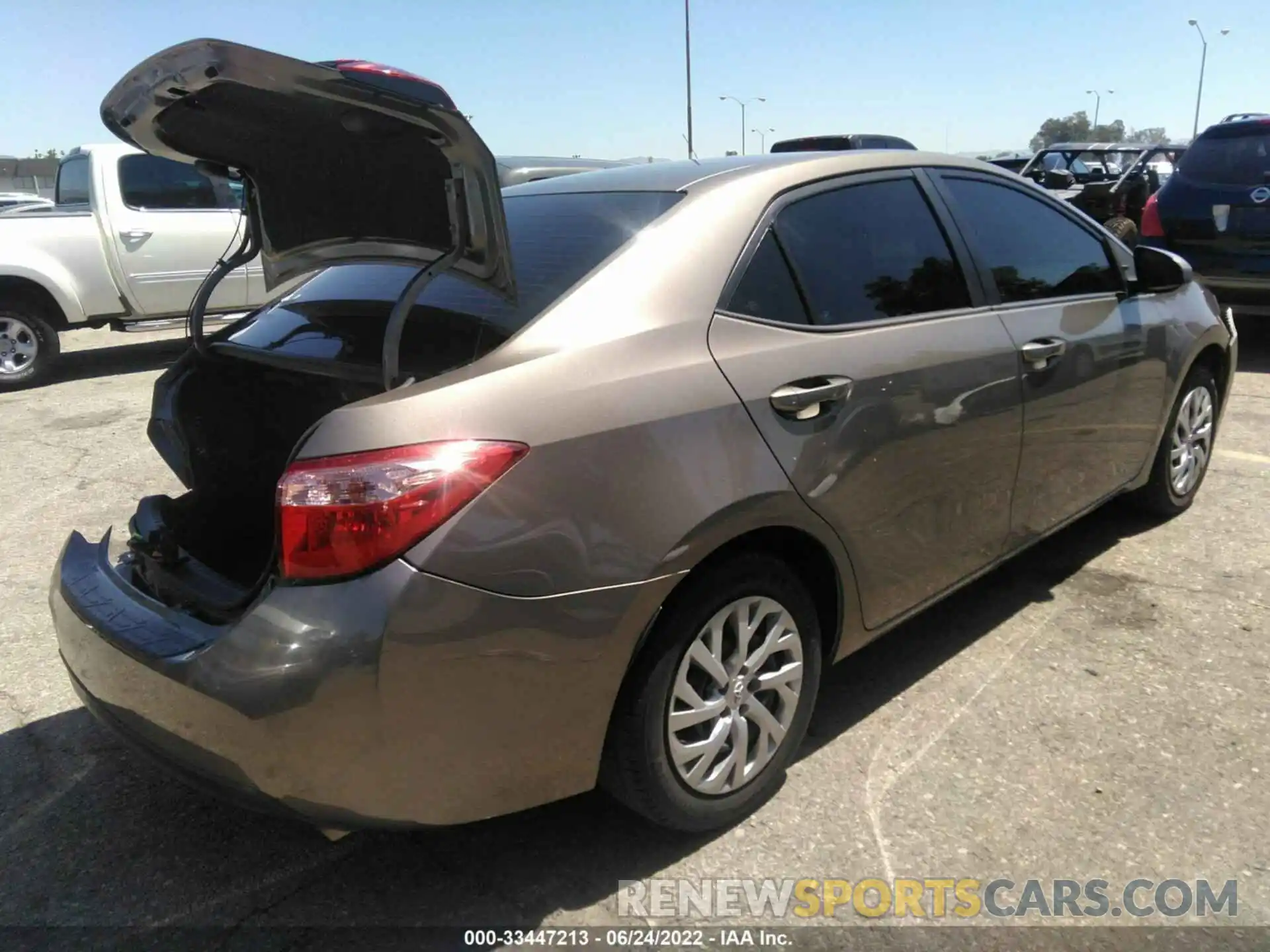 4 Photograph of a damaged car 2T1BURHEXKC134847 TOYOTA COROLLA 2019