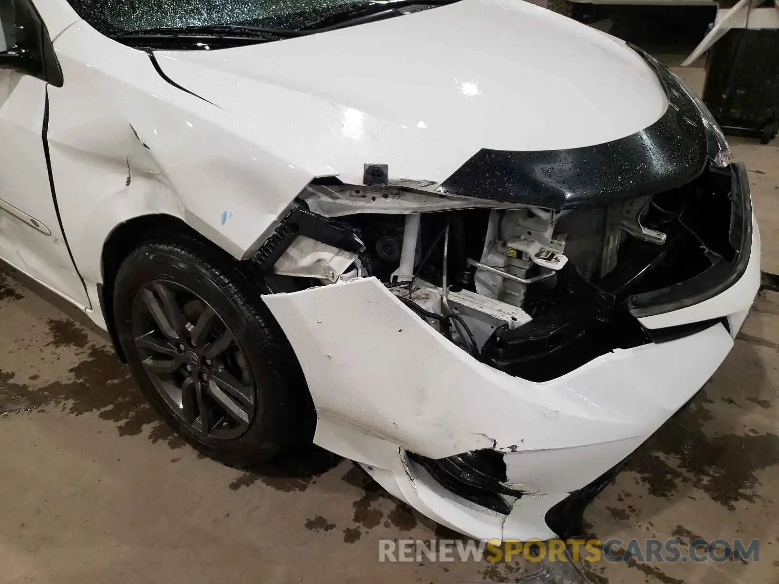 9 Photograph of a damaged car 2T1BURHEXKC144682 TOYOTA COROLLA 2019