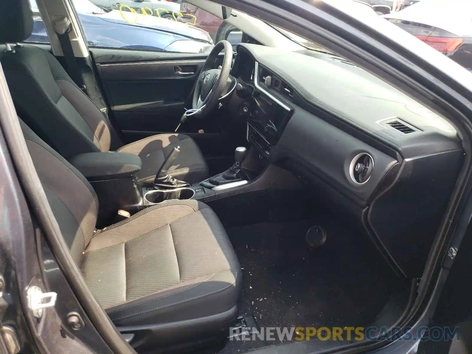 5 Photograph of a damaged car 2T1BURHEXKC147565 TOYOTA COROLLA 2019