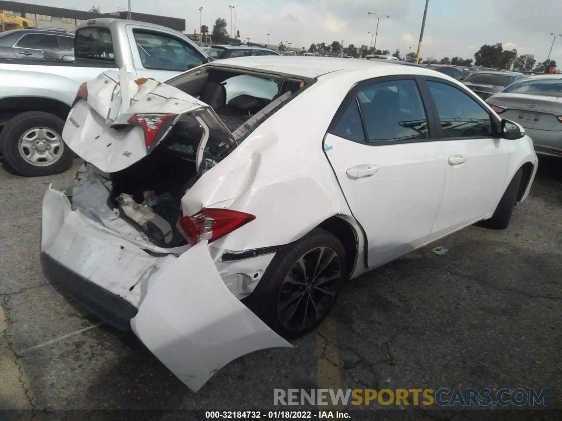 4 Photograph of a damaged car 2T1BURHEXKC160185 TOYOTA COROLLA 2019