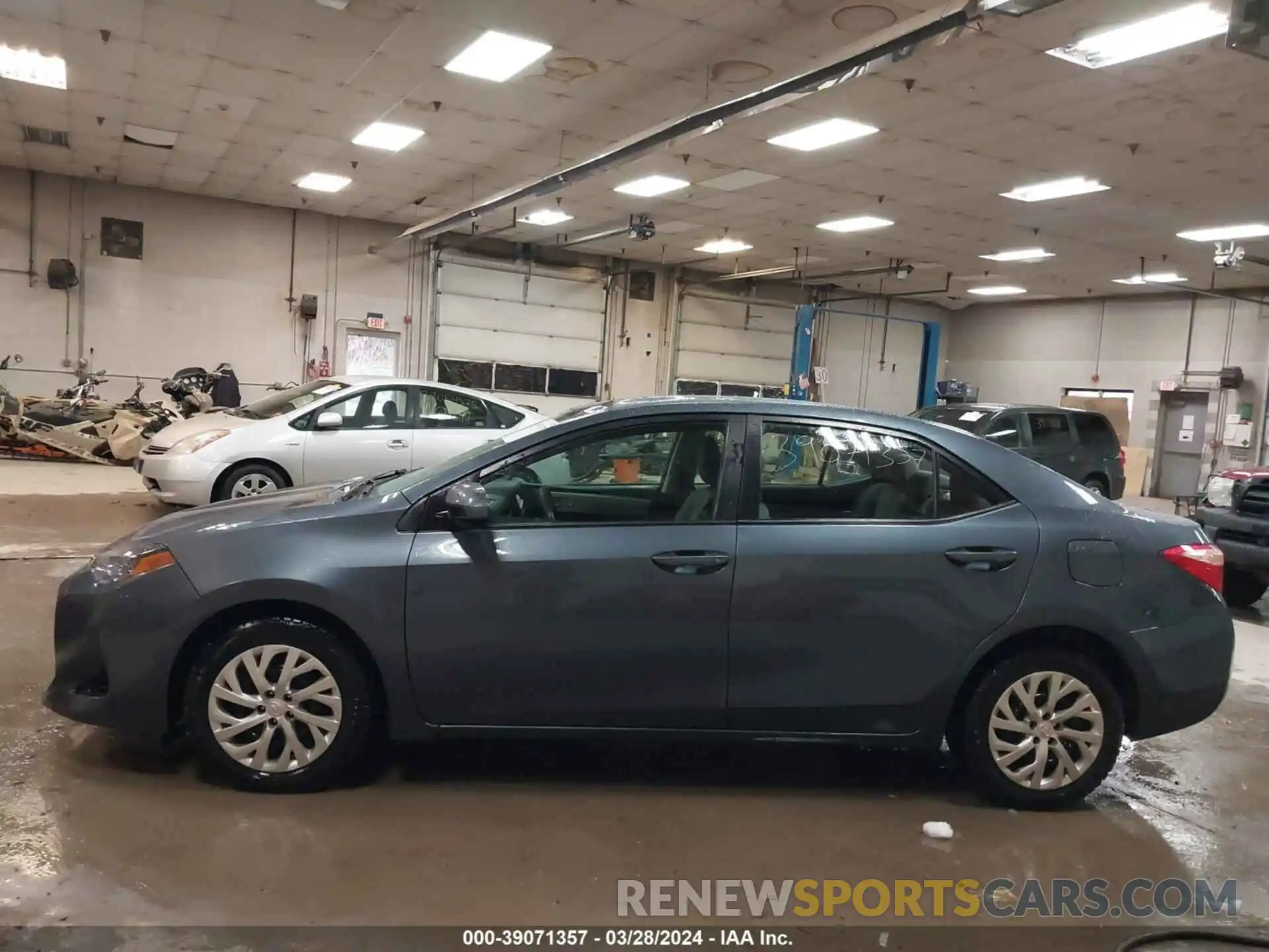 14 Photograph of a damaged car 2T1BURHEXKC160591 TOYOTA COROLLA 2019