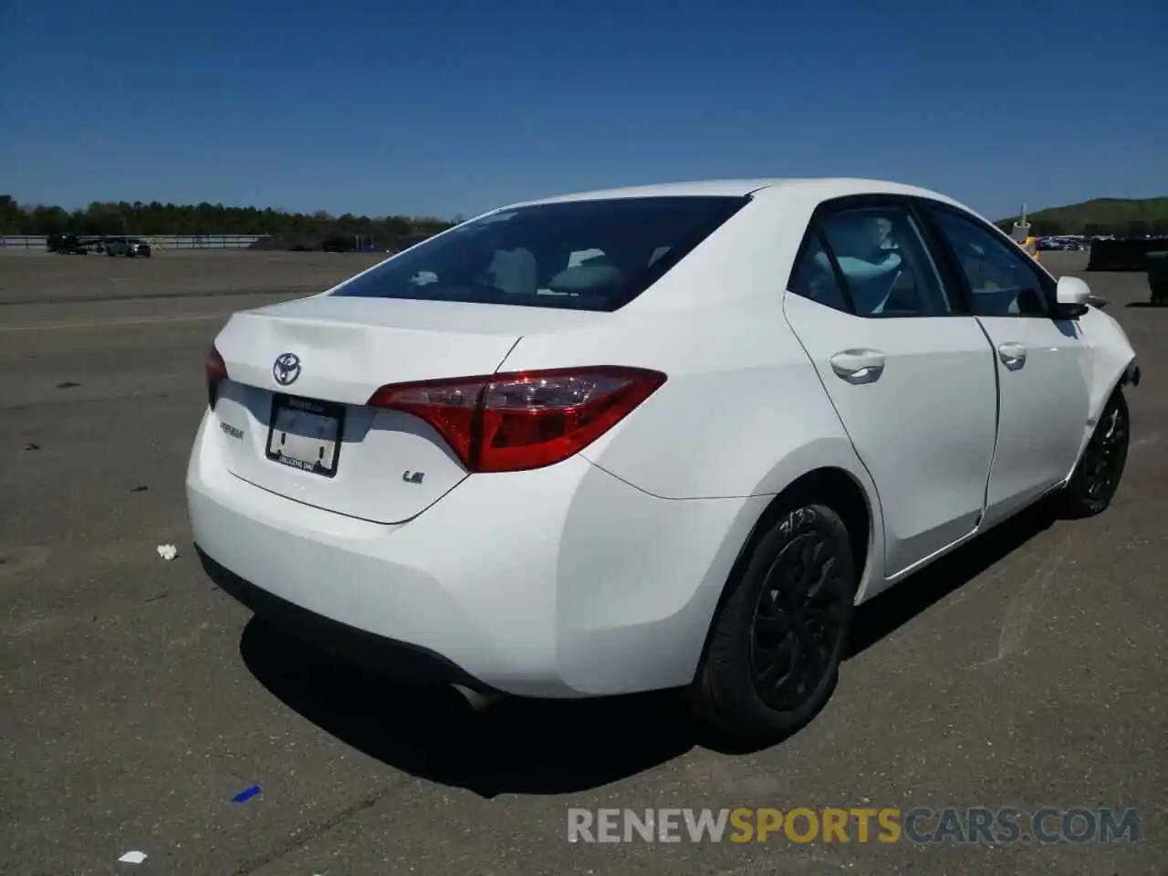 4 Photograph of a damaged car 2T1BURHEXKC161370 TOYOTA COROLLA 2019