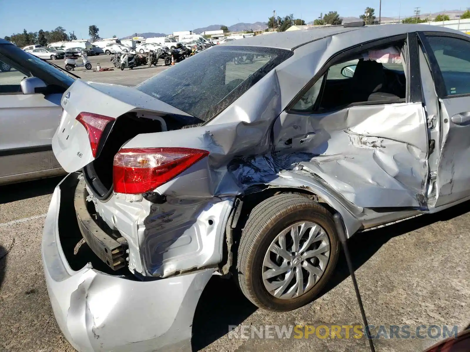 9 Photograph of a damaged car 2T1BURHEXKC163250 TOYOTA COROLLA 2019