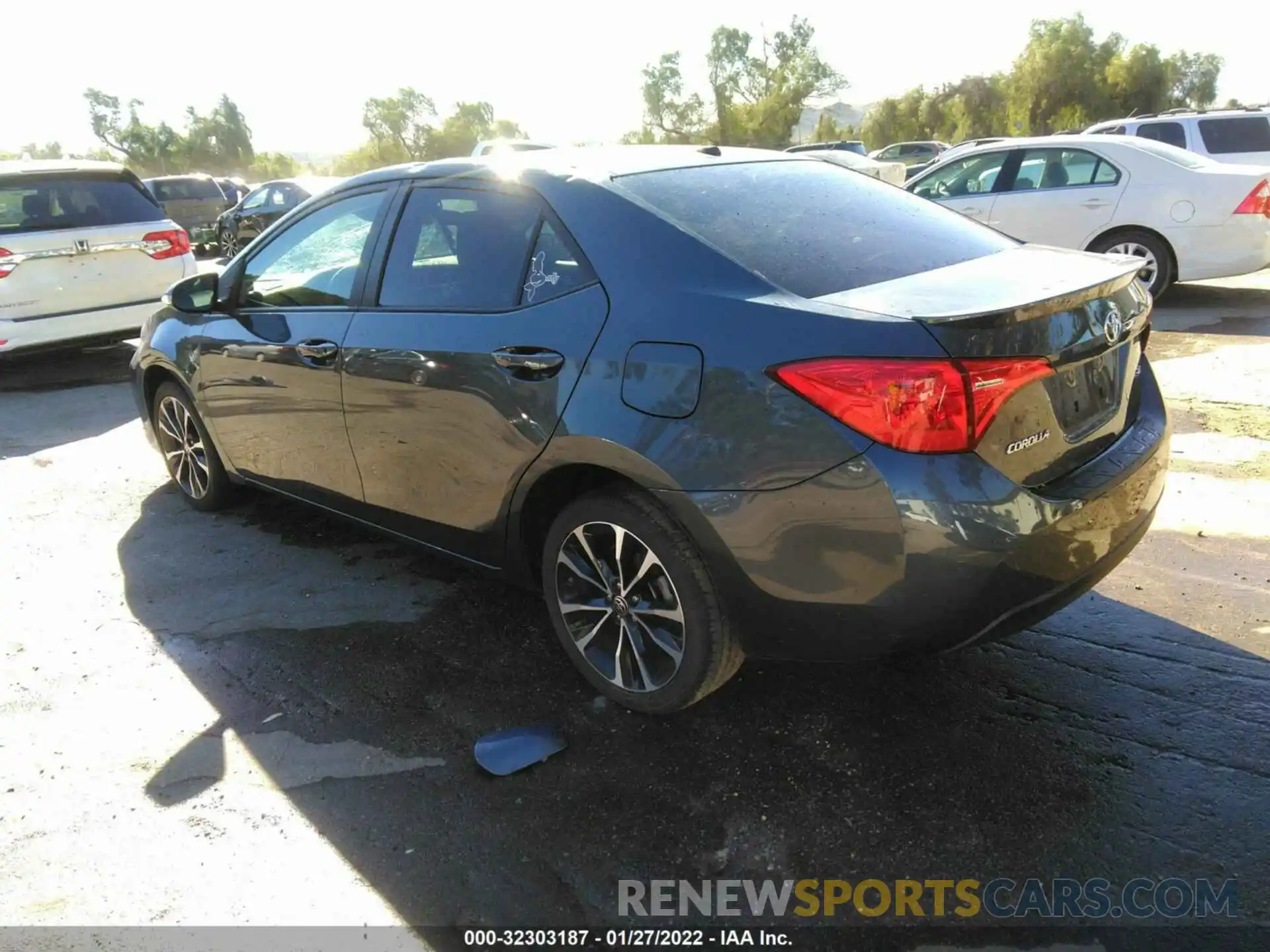 3 Photograph of a damaged car 2T1BURHEXKC164317 TOYOTA COROLLA 2019